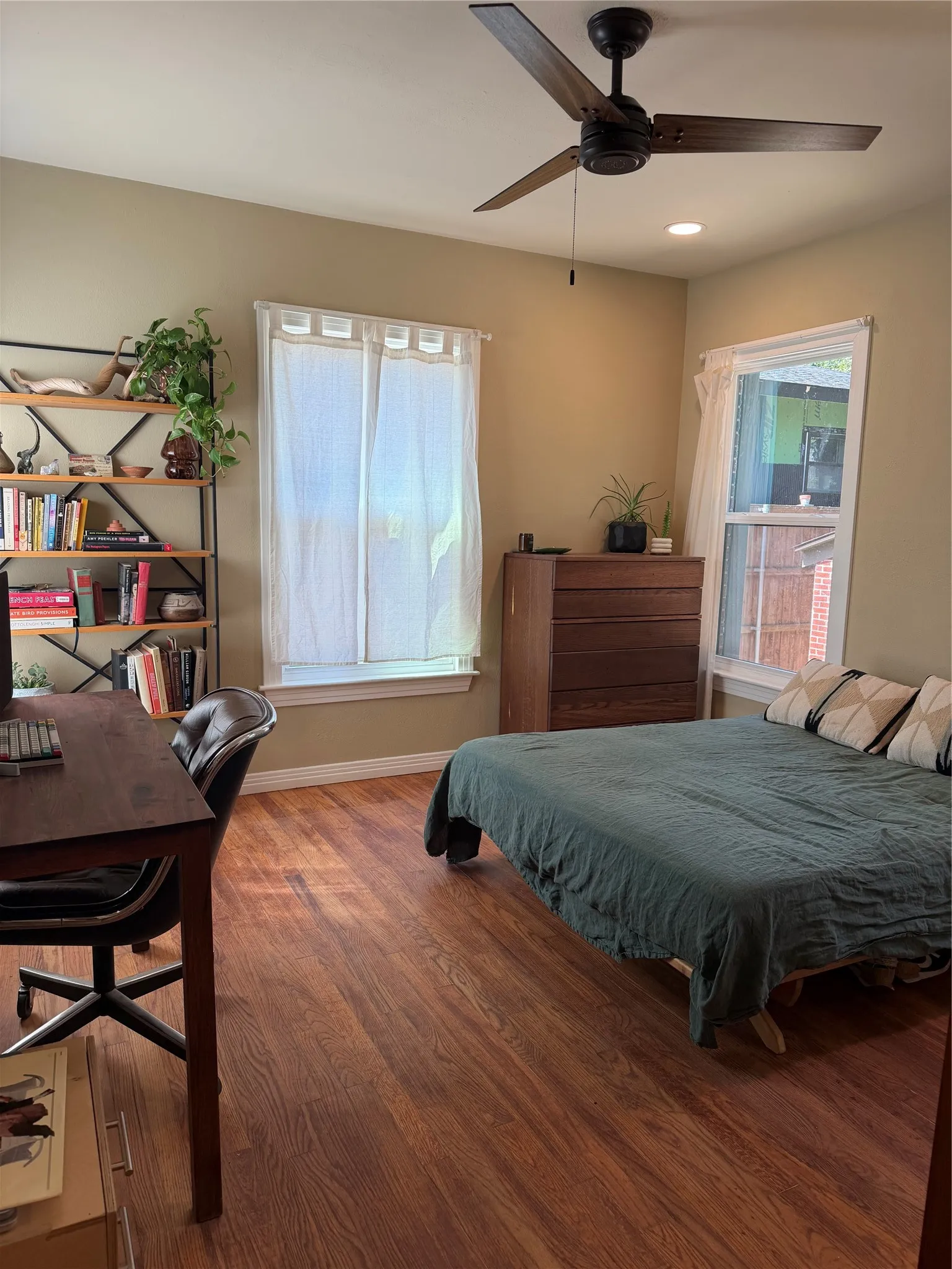 Single Family Residence For Sale in Dallas County , 1427 Arizona Avenue, Dallas, Texas 75216, 2 Bedroom, 1 Bathroom, 1 Garage spaces, 1,058 Sqft, built in 1946, mls#21363698, Real Estate Agent in Dallas, Homes For Sale in Dallas county, Homes For Sale in Dallas, Realtor in Dallas Texas, Real Estate Brokerage Independent Realty Texas, Luminita Cordes Realtor