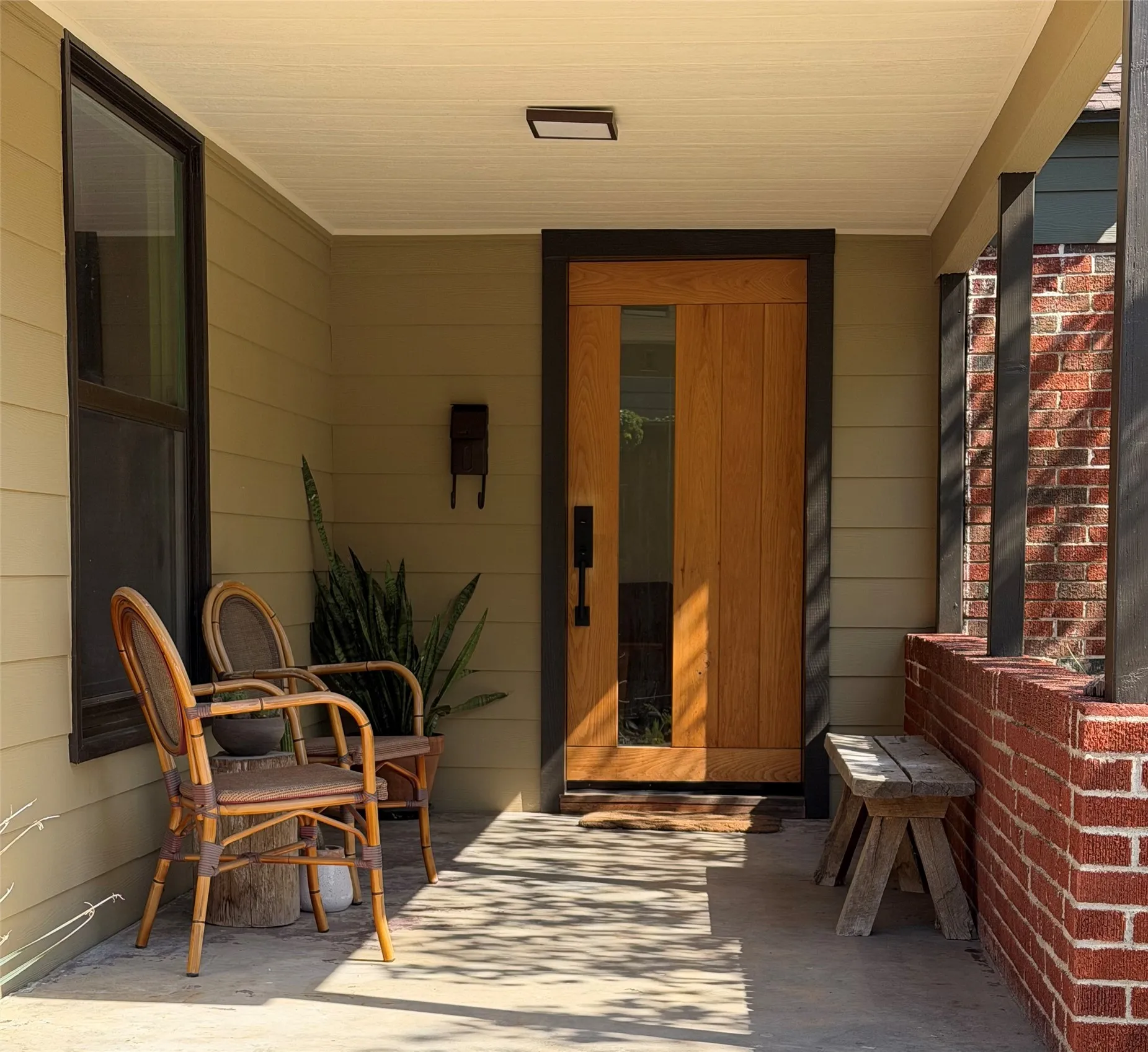 Single Family Residence For Sale in Dallas County , 1427 Arizona Avenue, Dallas, Texas 75216, 2 Bedroom, 1 Bathroom, 1 Garage spaces, 1,058 Sqft, built in 1946, mls#21363698, Real Estate Agent in Dallas, Homes For Sale in Dallas county, Homes For Sale in Dallas, Realtor in Dallas Texas, Real Estate Brokerage Independent Realty Texas, Luminita Cordes Realtor