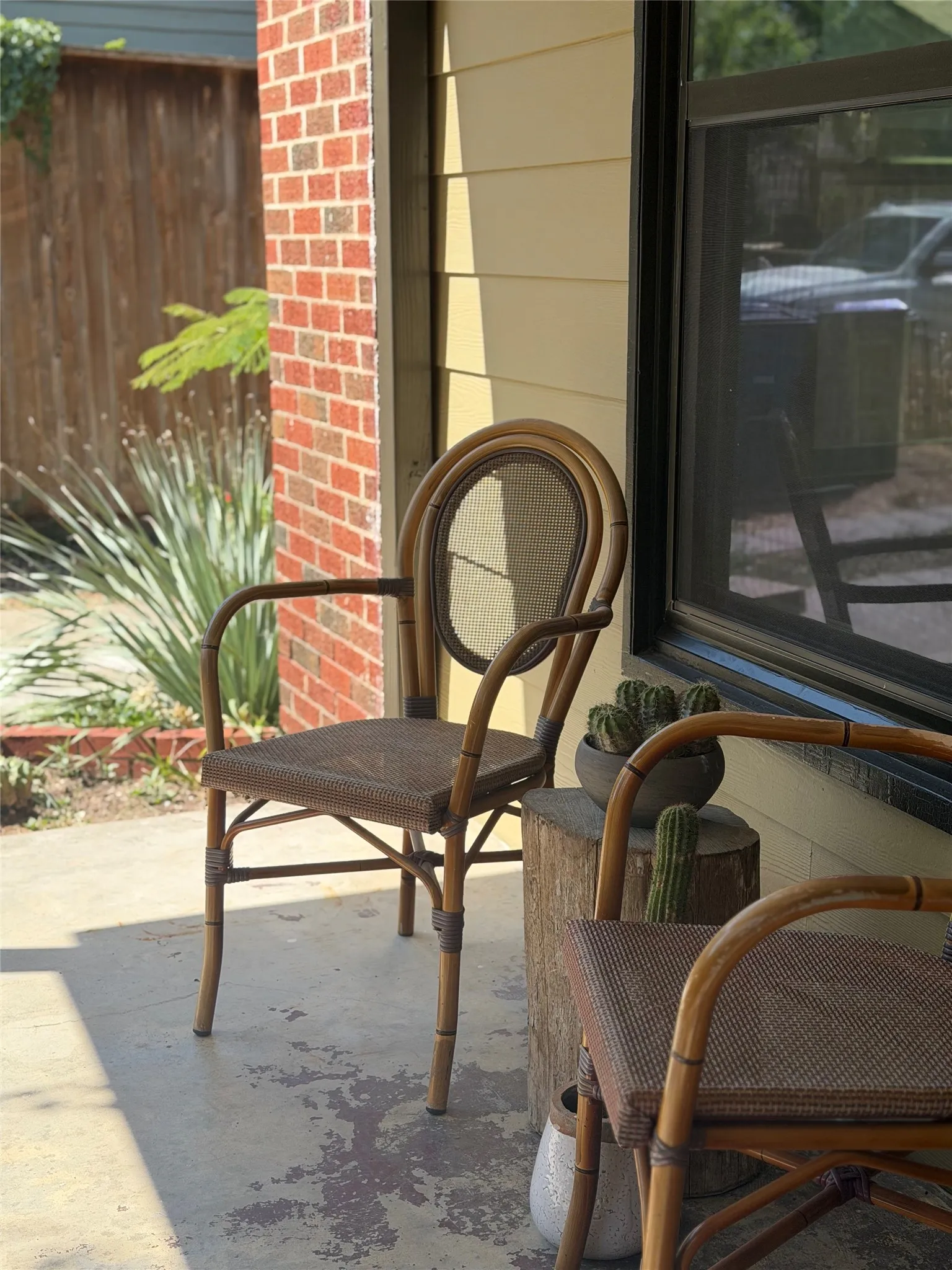 Single Family Residence For Sale in Dallas County , 1427 Arizona Avenue, Dallas, Texas 75216, 2 Bedroom, 1 Bathroom, 1 Garage spaces, 1,058 Sqft, built in 1946, mls#21363698, Real Estate Agent in Dallas, Homes For Sale in Dallas county, Homes For Sale in Dallas, Realtor in Dallas Texas, Real Estate Brokerage Independent Realty Texas, Luminita Cordes Realtor