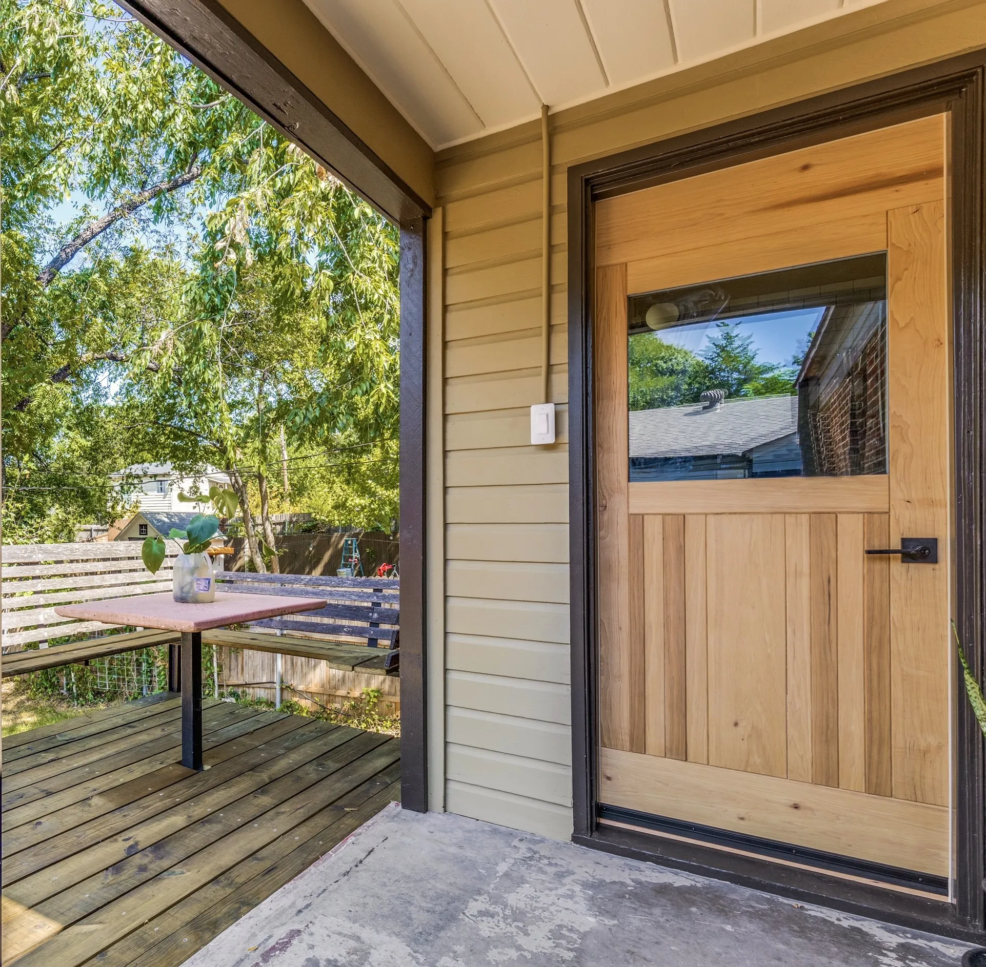 Single Family Residence For Sale in Dallas County , 1427 Arizona Avenue, Dallas, Texas 75216, 2 Bedroom, 1 Bathroom, 1 Garage spaces, 1,058 Sqft, built in 1946, mls#21363698, Real Estate Agent in Dallas, Homes For Sale in Dallas county, Homes For Sale in Dallas, Realtor in Dallas Texas, Real Estate Brokerage Independent Realty Texas, Luminita Cordes Realtor