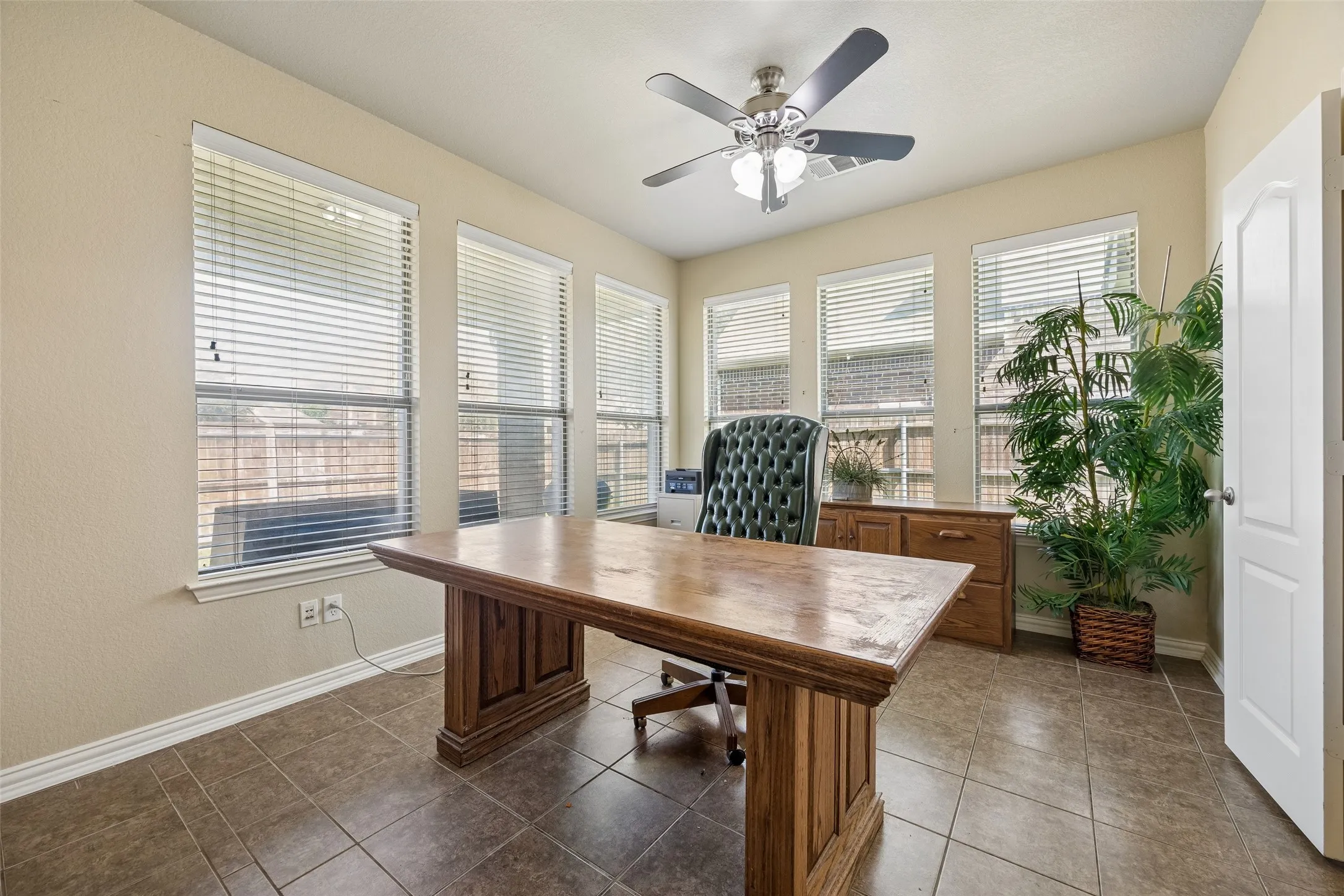 Single Family Residence For Sale in Tarrant County , 4401 Monnig Lane, Fort Worth, Texas 76244, 3 Bedroom, 2 Bathroom, 2 Garage spaces, 2,274 Sqft, built in 2005, mls#21362647, Real Estate Agent in Fort Worth, Homes For Sale in Tarrant county, Homes For Sale in Fort Worth, Realtor in Fort Worth Texas, Real Estate Brokerage Independent Realty Texas, Luminita Cordes Realtor