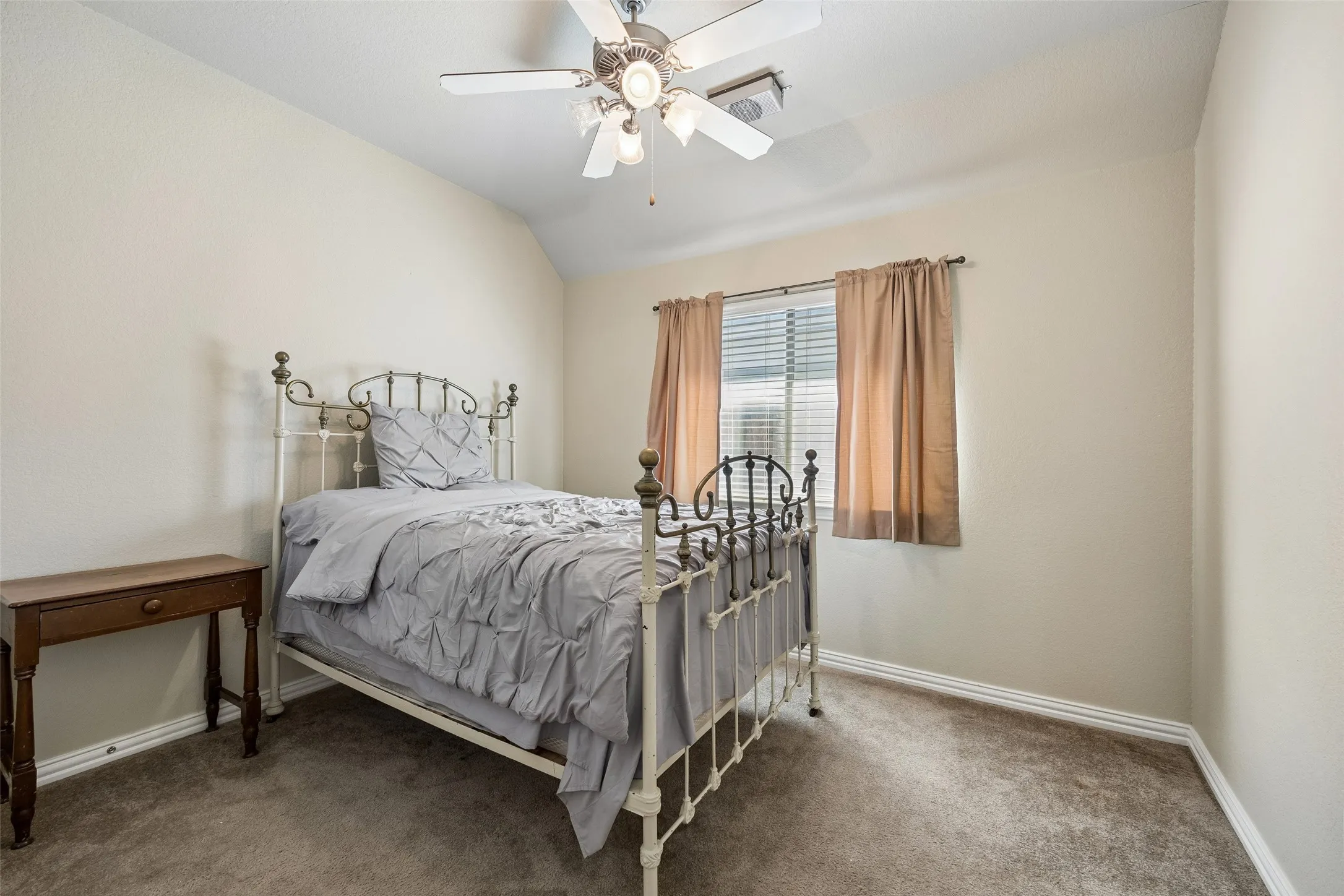 Single Family Residence For Sale in Tarrant County , 4401 Monnig Lane, Fort Worth, Texas 76244, 3 Bedroom, 2 Bathroom, 2 Garage spaces, 2,274 Sqft, built in 2005, mls#21362647, Real Estate Agent in Fort Worth, Homes For Sale in Tarrant county, Homes For Sale in Fort Worth, Realtor in Fort Worth Texas, Real Estate Brokerage Independent Realty Texas, Luminita Cordes Realtor