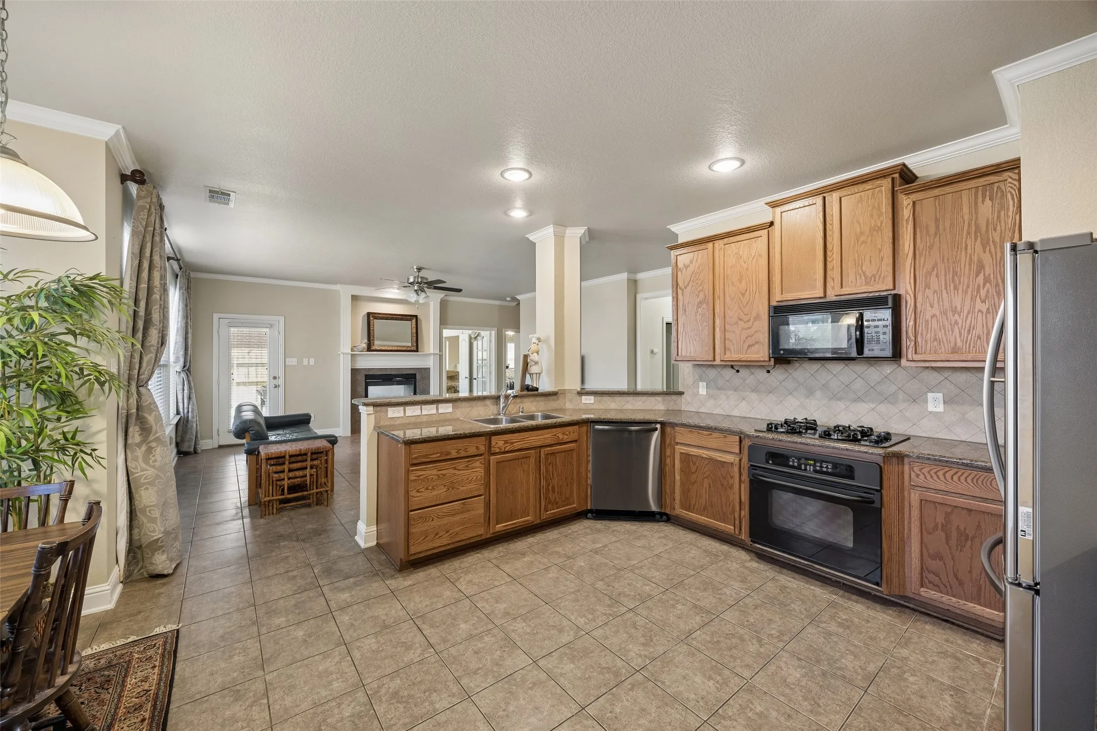 Single Family Residence For Sale in Tarrant County , 4401 Monnig Lane, Fort Worth, Texas 76244, 3 Bedroom, 2 Bathroom, 2 Garage spaces, 2,274 Sqft, built in 2005, mls#21362647, Real Estate Agent in Fort Worth, Homes For Sale in Tarrant county, Homes For Sale in Fort Worth, Realtor in Fort Worth Texas, Real Estate Brokerage Independent Realty Texas, Luminita Cordes Realtor