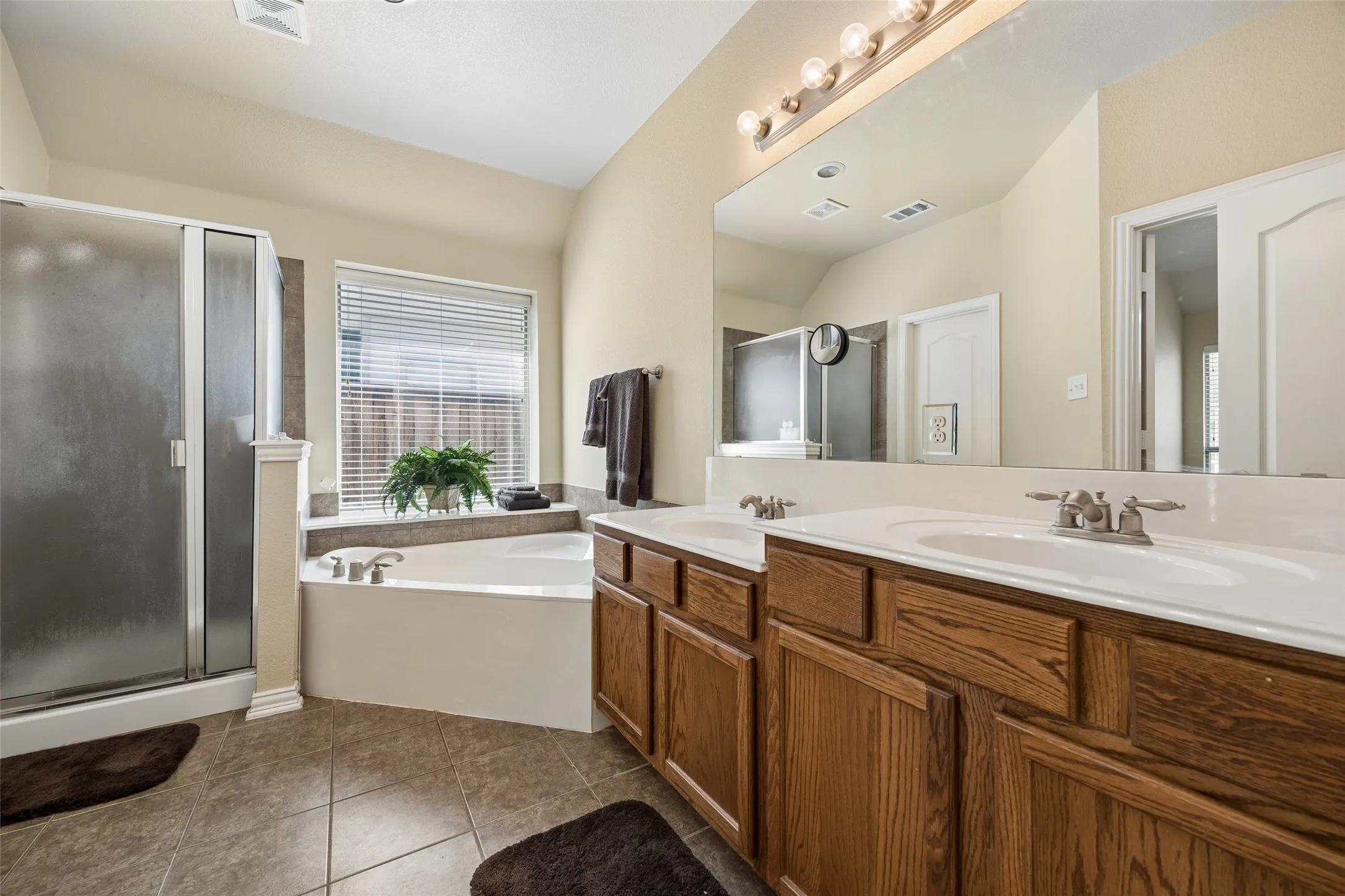 Single Family Residence For Sale in Tarrant County , 4401 Monnig Lane, Fort Worth, Texas 76244, 3 Bedroom, 2 Bathroom, 2 Garage spaces, 2,274 Sqft, built in 2005, mls#21362647, Real Estate Agent in Fort Worth, Homes For Sale in Tarrant county, Homes For Sale in Fort Worth, Realtor in Fort Worth Texas, Real Estate Brokerage Independent Realty Texas, Luminita Cordes Realtor