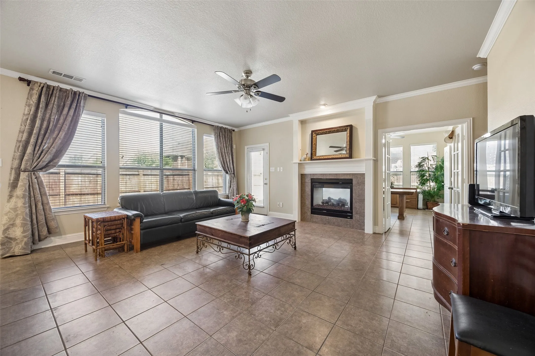 Single Family Residence For Sale in Tarrant County , 4401 Monnig Lane, Fort Worth, Texas 76244, 3 Bedroom, 2 Bathroom, 2 Garage spaces, 2,274 Sqft, built in 2005, mls#21362647, Real Estate Agent in Fort Worth, Homes For Sale in Tarrant county, Homes For Sale in Fort Worth, Realtor in Fort Worth Texas, Real Estate Brokerage Independent Realty Texas, Luminita Cordes Realtor