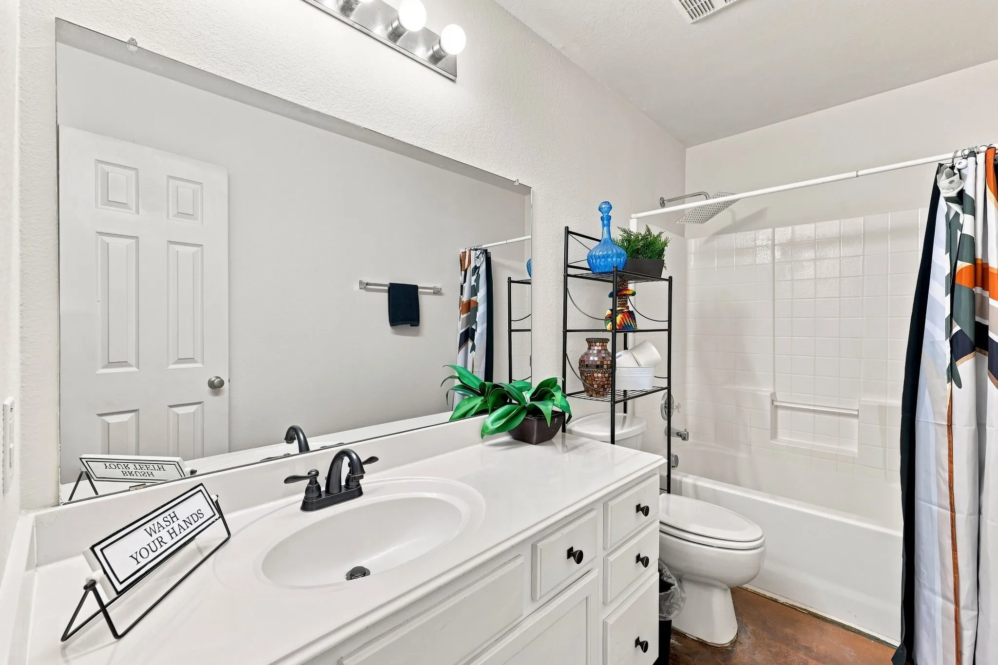 Single Family Residence For Sale in Collin County , 388 Elk Trail, Melissa, Texas 75454, 3 Bedroom, 2 Bathroom, 2 Garage spaces, 1,411 Sqft, built in 2004, mls#21362801, Real Estate Agent in Melissa, Homes For Sale in Collin county, Homes For Sale in Melissa, Realtor in Melissa Texas, Real Estate Brokerage Independent Realty Texas, Luminita Cordes Realtor