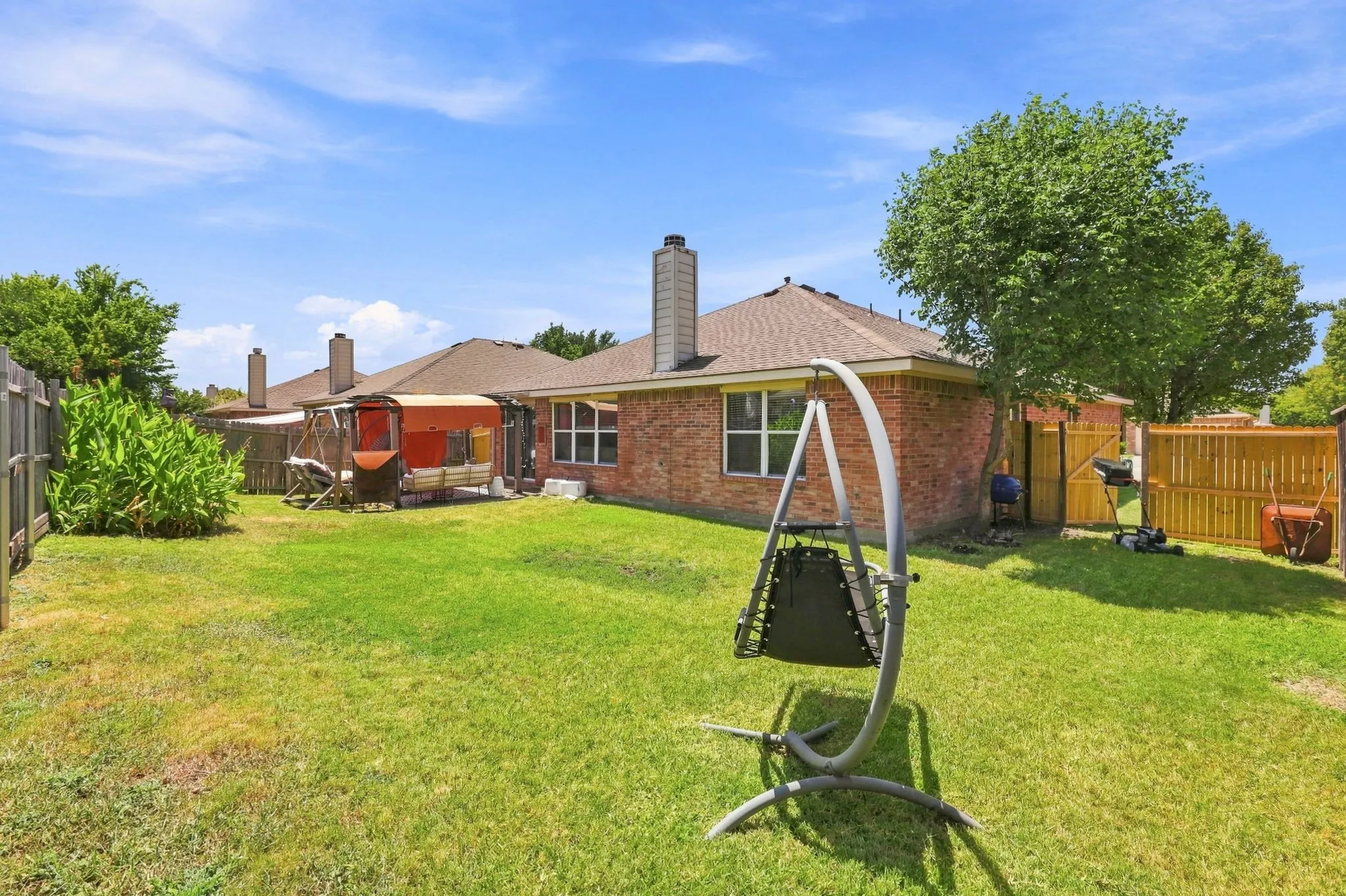 Single Family Residence For Sale in Collin County , 388 Elk Trail, Melissa, Texas 75454, 3 Bedroom, 2 Bathroom, 2 Garage spaces, 1,411 Sqft, built in 2004, mls#21362801, Real Estate Agent in Melissa, Homes For Sale in Collin county, Homes For Sale in Melissa, Realtor in Melissa Texas, Real Estate Brokerage Independent Realty Texas, Luminita Cordes Realtor