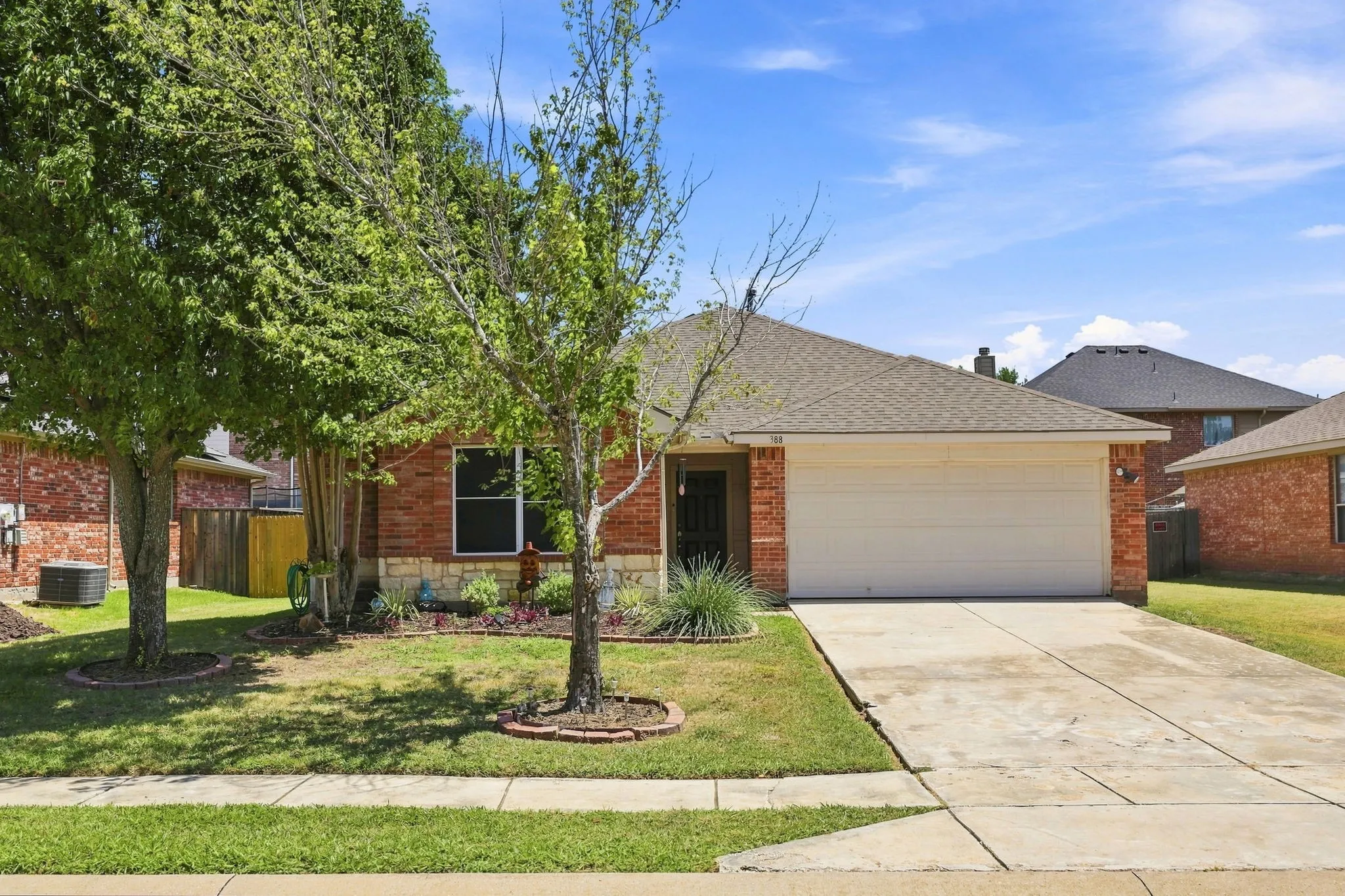Single Family Residence For Sale in Collin County , 388 Elk Trail, Melissa, Texas 75454, 3 Bedroom, 2 Bathroom, 2 Garage spaces, 1,411 Sqft, built in 2004, mls#21362801, Real Estate Agent in Melissa, Homes For Sale in Collin county, Homes For Sale in Melissa, Realtor in Melissa Texas, Real Estate Brokerage Independent Realty Texas, Luminita Cordes Realtor