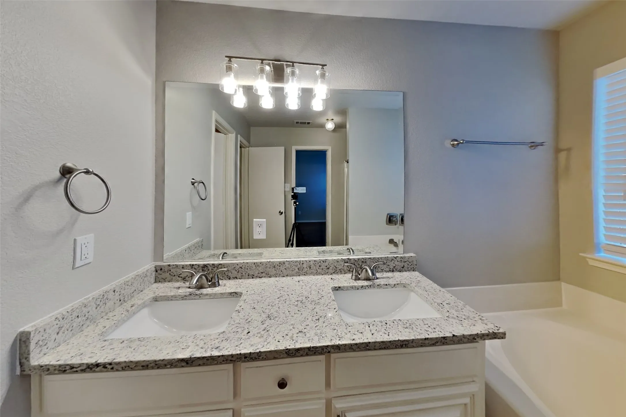 Single Family Residence For Rent in Tarrant County , 4541 Grainland Court, Fort Worth, Texas 76179, 3 Bedroom, 2 Bathroom, 2 Garage spaces, 1,604 Sqft, built in 2006, mls#21363701, Real Estate Agent in Fort Worth, Homes For Rent in Tarrant county, Homes For Rent in Fort Worth, Realtor in Fort Worth Texas, Real Estate Brokerage Independent Realty Texas, Luminita Cordes Realtor