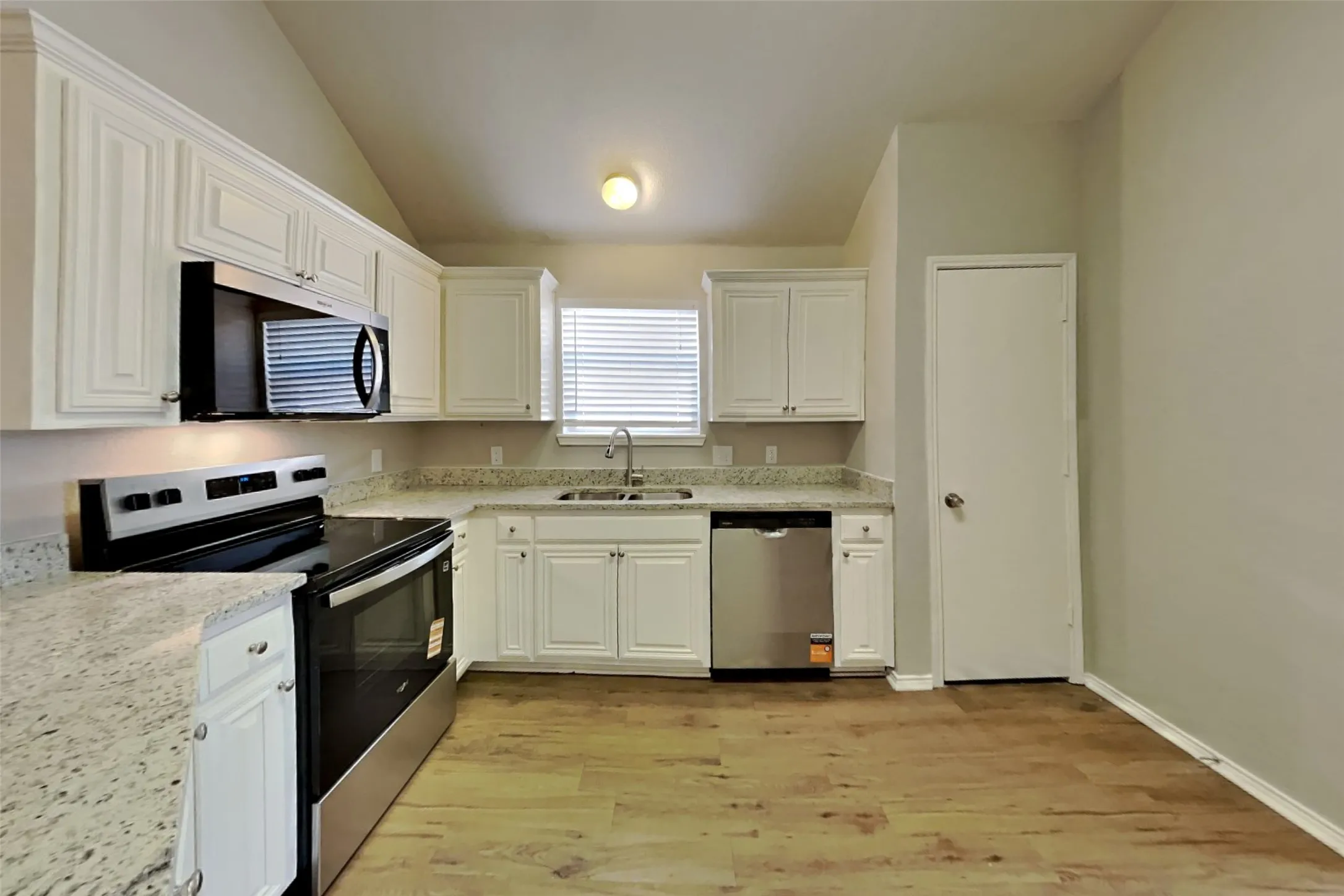 Single Family Residence For Rent in Tarrant County , 4541 Grainland Court, Fort Worth, Texas 76179, 3 Bedroom, 2 Bathroom, 2 Garage spaces, 1,604 Sqft, built in 2006, mls#21363701, Real Estate Agent in Fort Worth, Homes For Rent in Tarrant county, Homes For Rent in Fort Worth, Realtor in Fort Worth Texas, Real Estate Brokerage Independent Realty Texas, Luminita Cordes Realtor