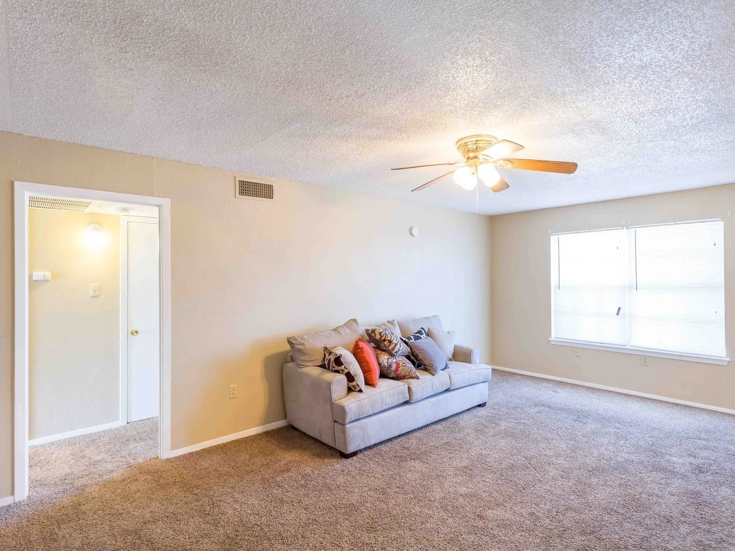 Apartment For Rent in Taylor County , 2400 Buffalo Gap Road 275, Abilene, Texas 79605, 2 Bedroom, 2 Bathroom, Garage spaces, 1,296 Sqft, built in 1973, mls#21362717, Real Estate Agent in Abilene, Homes For Rent in Taylor county, Homes For Rent in Abilene, Realtor in Abilene Texas, Real Estate Brokerage Independent Realty Texas, Luminita Cordes Realtor
