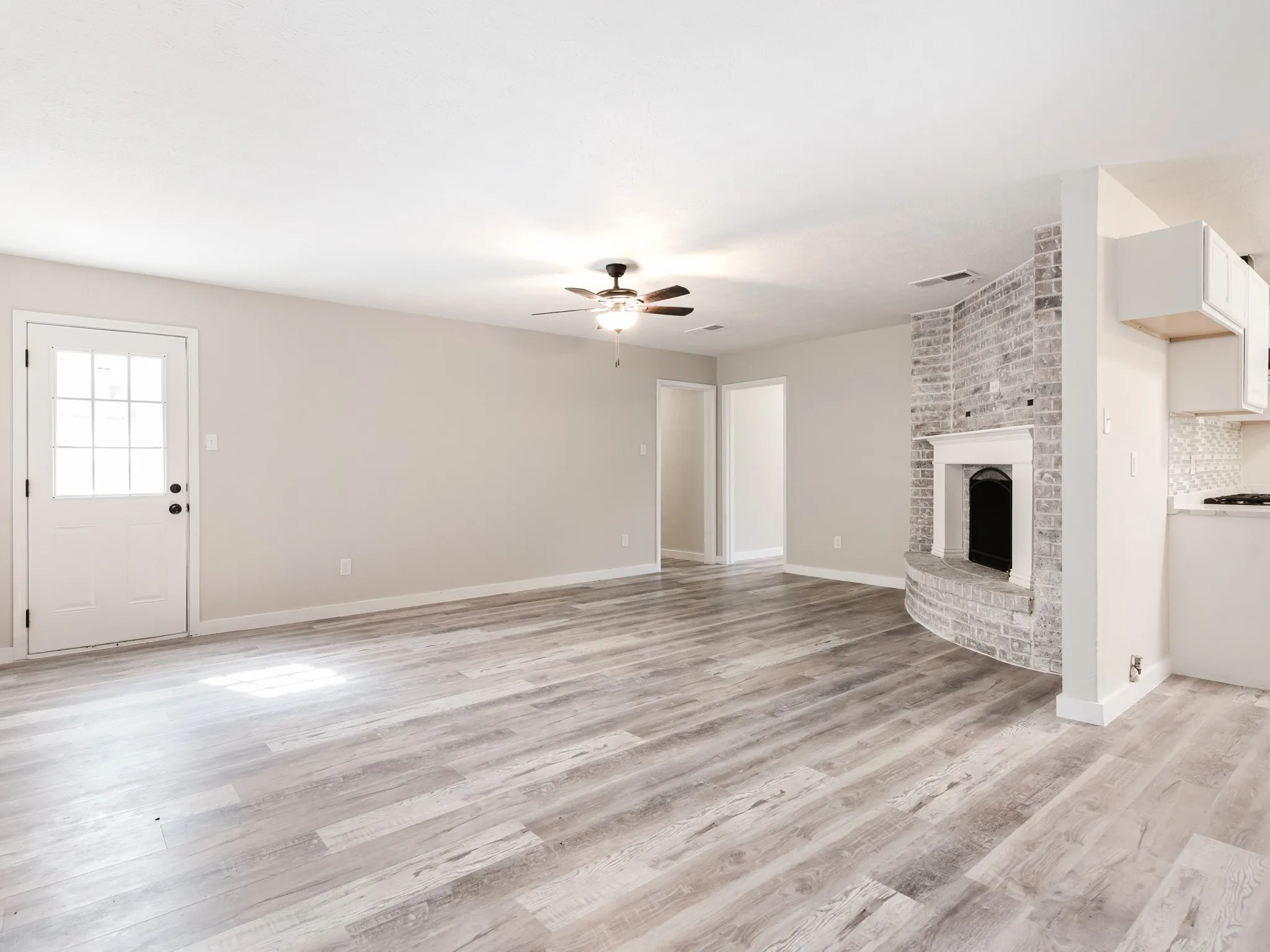 Single Family Residence For Rent in Navarro County , 501 Edgewood Avenue, Corsicana, Texas 75110, 3 Bedroom, 2 Bathroom, 2 Garage spaces, 1,772 Sqft, built in 1973, Price $2,560, mls#21362462, Real Estate Agent in Corsicana, Homes For Rent in Navarro county, Homes For Rent in Corsicana, Realtor in Corsicana Texas, Real Estate Brokerage Independent Realty Texas, Luminita Cordes Realtor