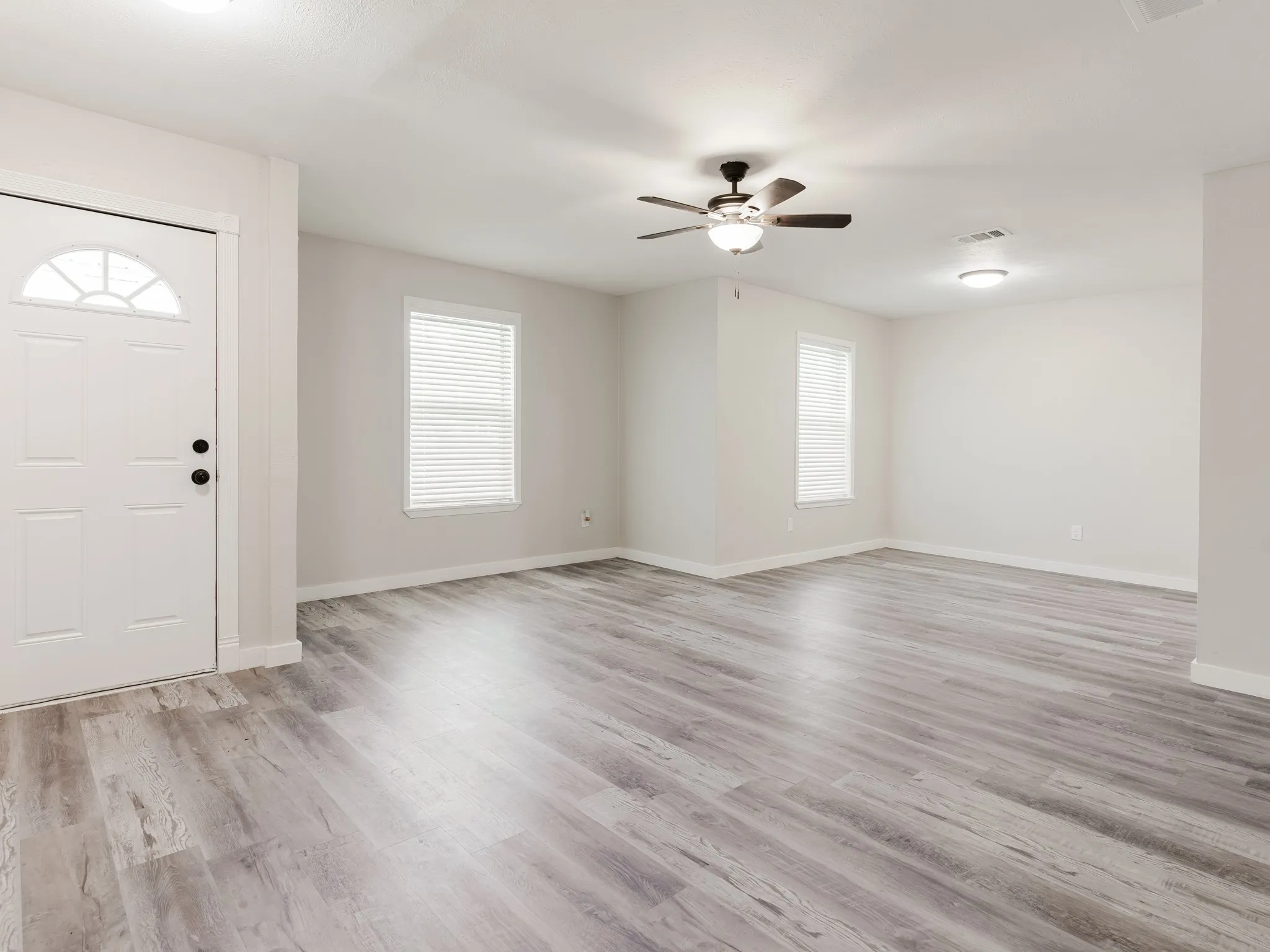 Single Family Residence For Rent in Navarro County , 501 Edgewood Avenue, Corsicana, Texas 75110, 3 Bedroom, 2 Bathroom, 2 Garage spaces, 1,772 Sqft, built in 1973, Price $2,560, mls#21362462, Real Estate Agent in Corsicana, Homes For Rent in Navarro county, Homes For Rent in Corsicana, Realtor in Corsicana Texas, Real Estate Brokerage Independent Realty Texas, Luminita Cordes Realtor