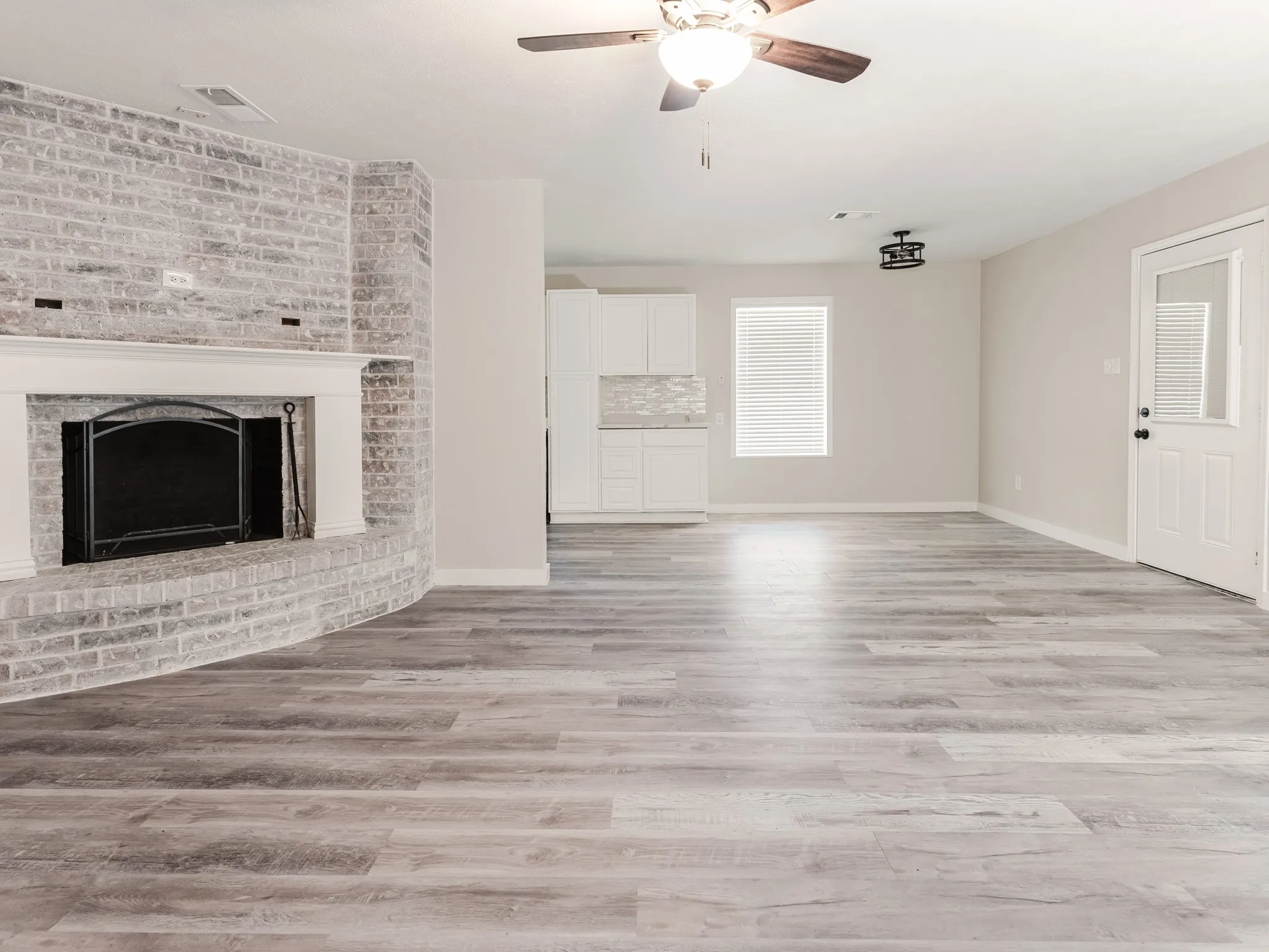 Single Family Residence For Rent in Navarro County , 501 Edgewood Avenue, Corsicana, Texas 75110, 3 Bedroom, 2 Bathroom, 2 Garage spaces, 1,772 Sqft, built in 1973, Price $2,560, mls#21362462, Real Estate Agent in Corsicana, Homes For Rent in Navarro county, Homes For Rent in Corsicana, Realtor in Corsicana Texas, Real Estate Brokerage Independent Realty Texas, Luminita Cordes Realtor