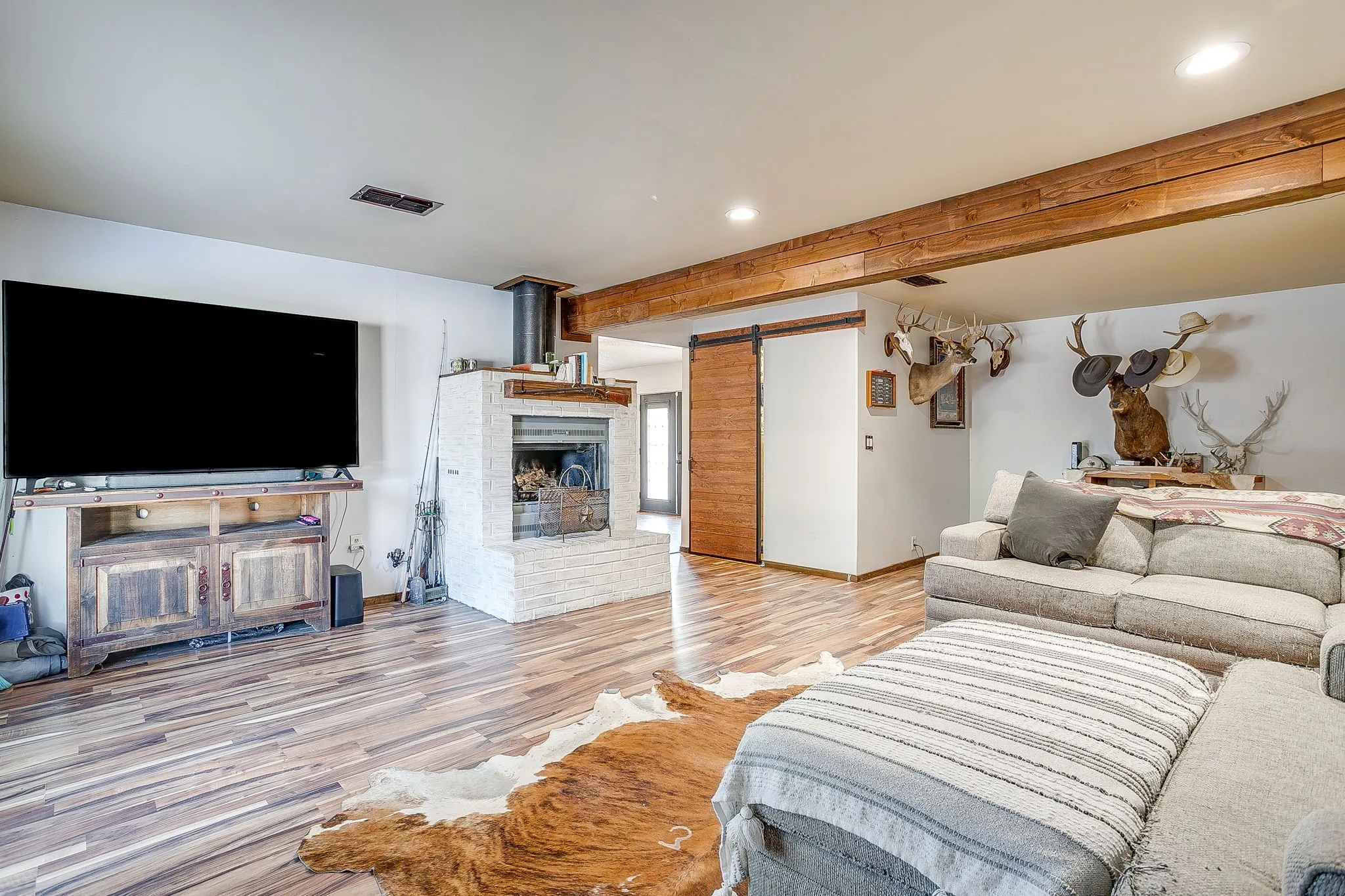 Single Family Residence For Sale in Palo Pinto County , 2102 SE 10th Street, Mineral Wells, Texas 76067, 4 Bedroom, 2 Bathroom, Garage spaces, 2,017 Sqft, built in 1968, mls#21362559, Real Estate Agent in Mineral Wells, Homes For Sale in Palo Pinto county, Homes For Sale in Mineral Wells, Realtor in Mineral Wells Texas, Real Estate Brokerage Independent Realty Texas, Luminita Cordes Realtor