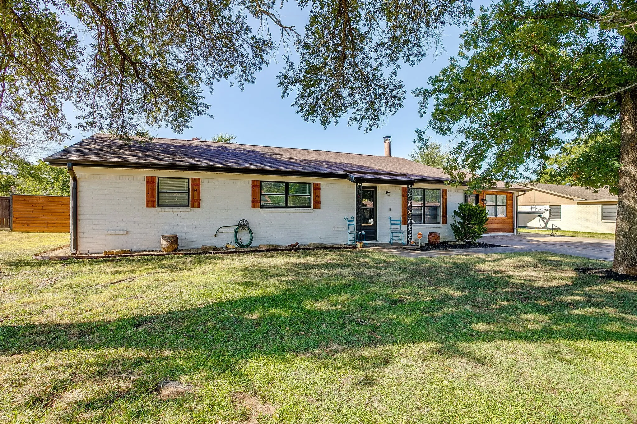 Single Family Residence For Sale in Palo Pinto County , 2102 SE 10th Street, Mineral Wells, Texas 76067, 4 Bedroom, 2 Bathroom, Garage spaces, 2,017 Sqft, built in 1968, mls#21362559, Real Estate Agent in Mineral Wells, Homes For Sale in Palo Pinto county, Homes For Sale in Mineral Wells, Realtor in Mineral Wells Texas, Real Estate Brokerage Independent Realty Texas, Luminita Cordes Realtor
