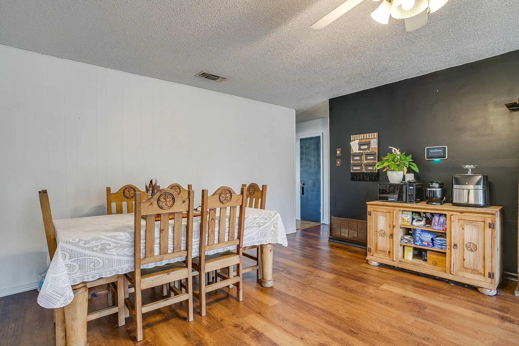 Single Family Residence For Sale in Palo Pinto County , 2102 SE 10th Street, Mineral Wells, Texas 76067, 4 Bedroom, 2 Bathroom, Garage spaces, 2,017 Sqft, built in 1968, mls#21362559, Real Estate Agent in Mineral Wells, Homes For Sale in Palo Pinto county, Homes For Sale in Mineral Wells, Realtor in Mineral Wells Texas, Real Estate Brokerage Independent Realty Texas, Luminita Cordes Realtor