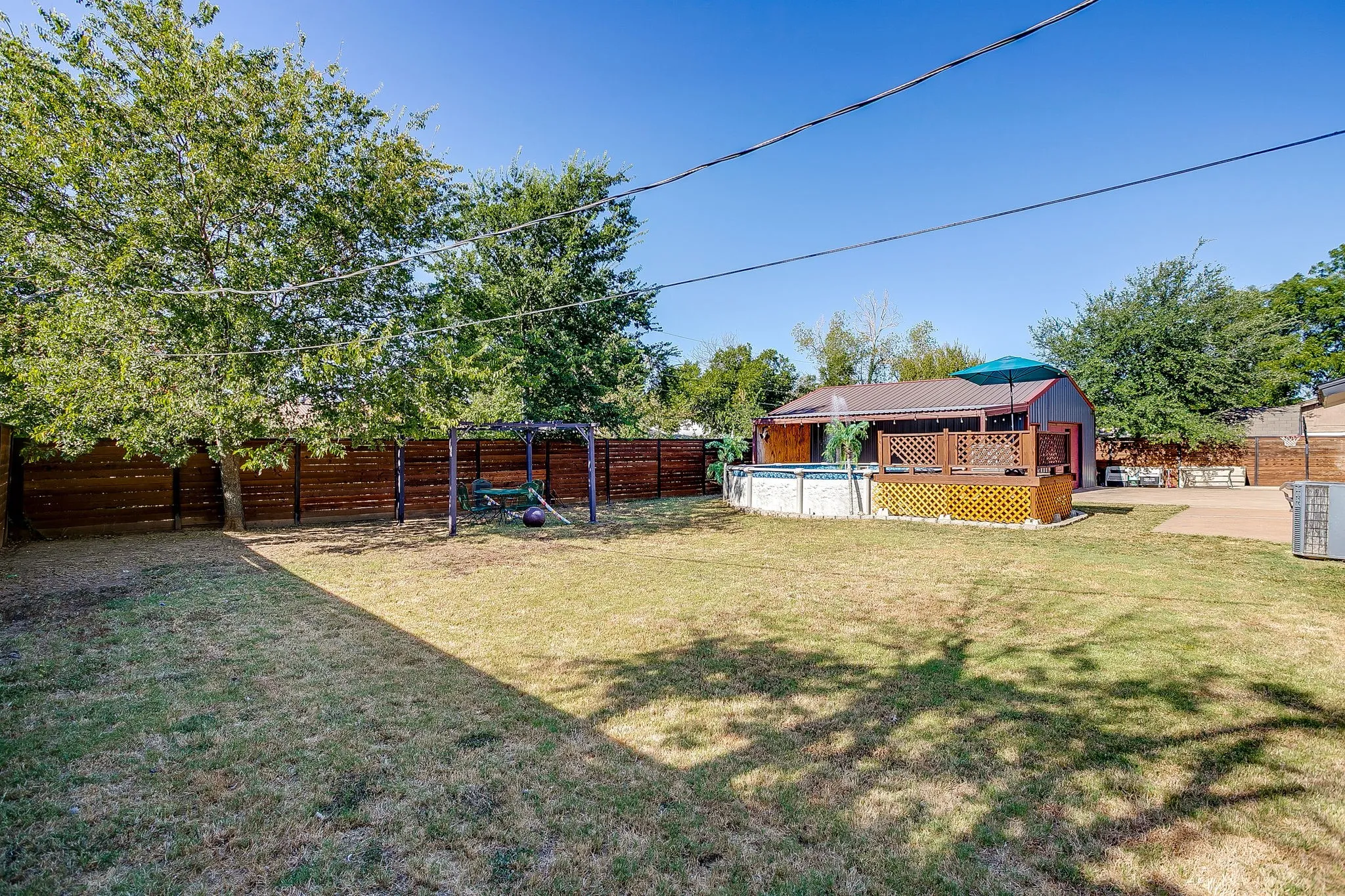 Single Family Residence For Sale in Palo Pinto County , 2102 SE 10th Street, Mineral Wells, Texas 76067, 4 Bedroom, 2 Bathroom, Garage spaces, 2,017 Sqft, built in 1968, mls#21362559, Real Estate Agent in Mineral Wells, Homes For Sale in Palo Pinto county, Homes For Sale in Mineral Wells, Realtor in Mineral Wells Texas, Real Estate Brokerage Independent Realty Texas, Luminita Cordes Realtor
