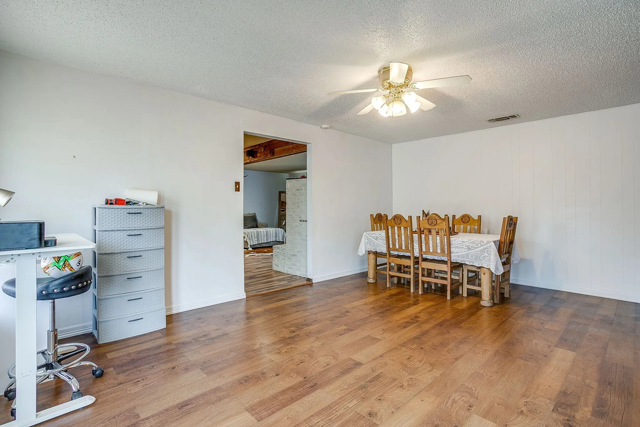 Single Family Residence For Sale in Palo Pinto County , 2102 SE 10th Street, Mineral Wells, Texas 76067, 4 Bedroom, 2 Bathroom, Garage spaces, 2,017 Sqft, built in 1968, mls#21362559, Real Estate Agent in Mineral Wells, Homes For Sale in Palo Pinto county, Homes For Sale in Mineral Wells, Realtor in Mineral Wells Texas, Real Estate Brokerage Independent Realty Texas, Luminita Cordes Realtor