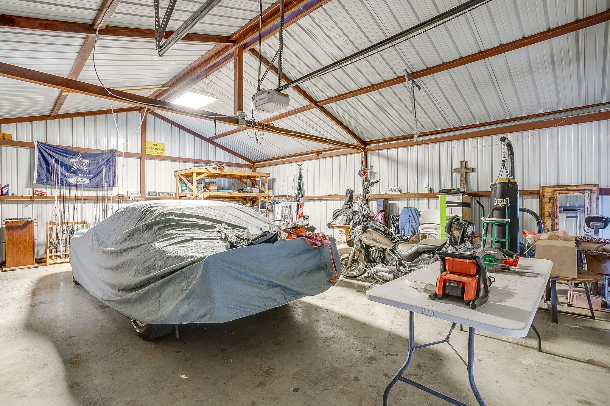 Single Family Residence For Sale in Palo Pinto County , 2102 SE 10th Street, Mineral Wells, Texas 76067, 4 Bedroom, 2 Bathroom, Garage spaces, 2,017 Sqft, built in 1968, mls#21362559, Real Estate Agent in Mineral Wells, Homes For Sale in Palo Pinto county, Homes For Sale in Mineral Wells, Realtor in Mineral Wells Texas, Real Estate Brokerage Independent Realty Texas, Luminita Cordes Realtor