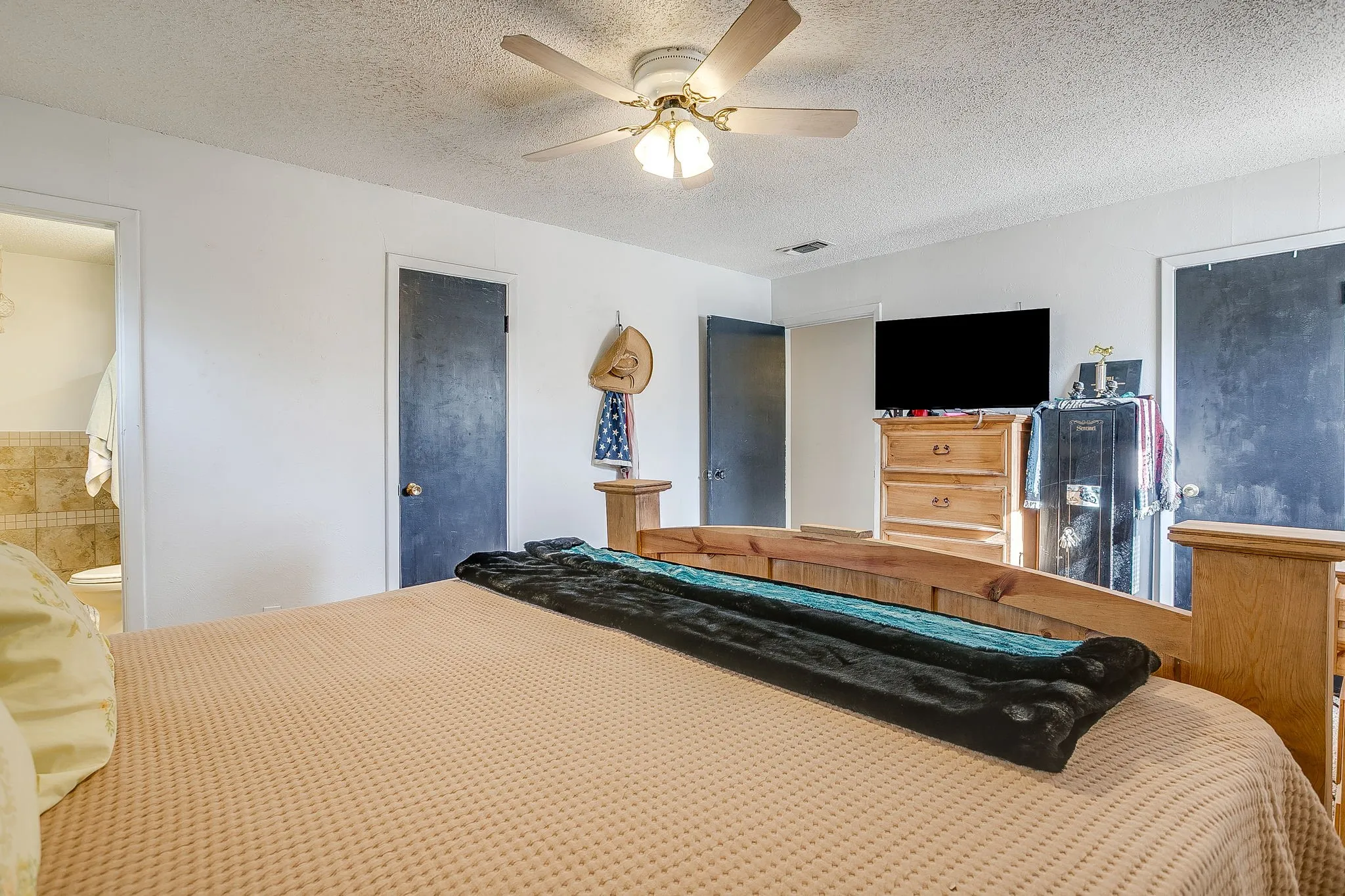 Single Family Residence For Sale in Palo Pinto County , 2102 SE 10th Street, Mineral Wells, Texas 76067, 4 Bedroom, 2 Bathroom, Garage spaces, 2,017 Sqft, built in 1968, mls#21362559, Real Estate Agent in Mineral Wells, Homes For Sale in Palo Pinto county, Homes For Sale in Mineral Wells, Realtor in Mineral Wells Texas, Real Estate Brokerage Independent Realty Texas, Luminita Cordes Realtor