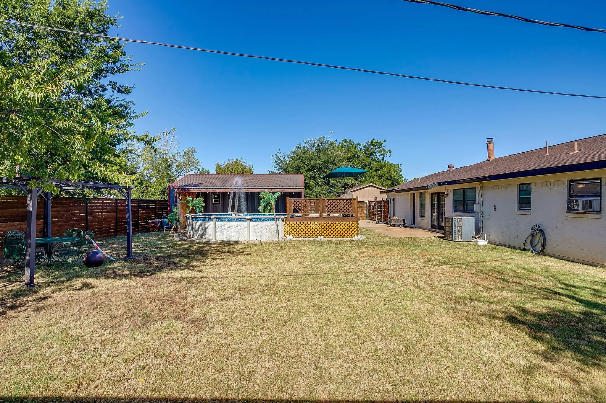 Single Family Residence For Sale in Palo Pinto County , 2102 SE 10th Street, Mineral Wells, Texas 76067, 4 Bedroom, 2 Bathroom, Garage spaces, 2,017 Sqft, built in 1968, mls#21362559, Real Estate Agent in Mineral Wells, Homes For Sale in Palo Pinto county, Homes For Sale in Mineral Wells, Realtor in Mineral Wells Texas, Real Estate Brokerage Independent Realty Texas, Luminita Cordes Realtor