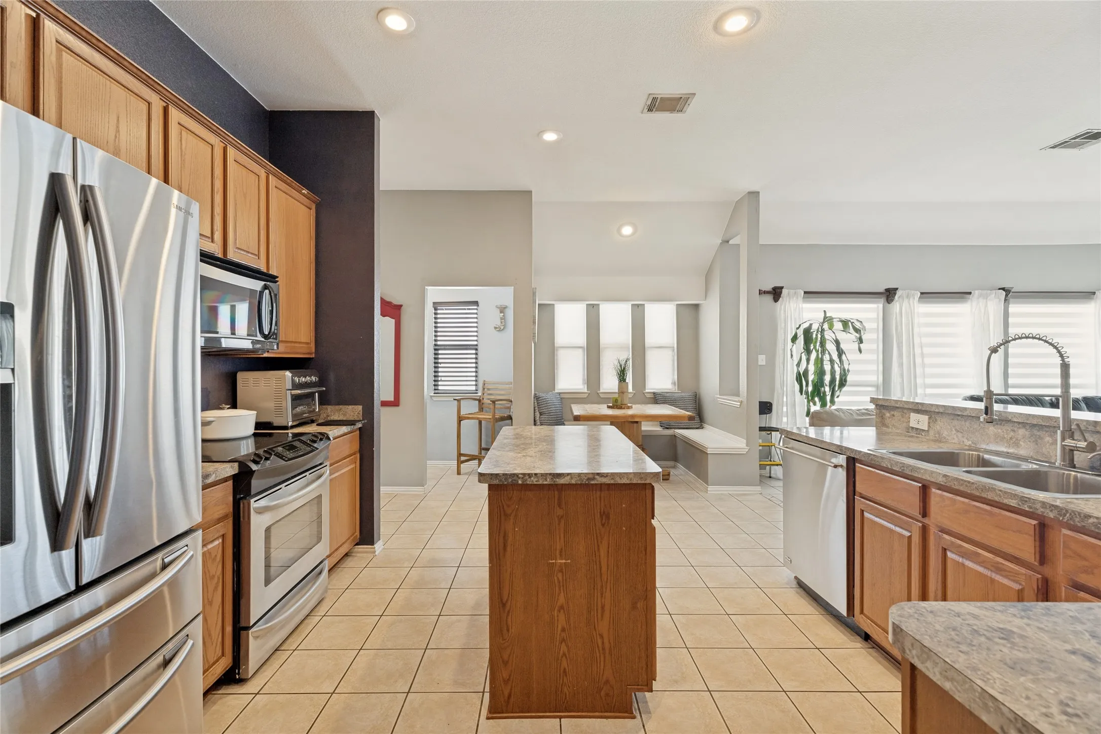 Single Family Residence For Sale in Denton County , 10316 Nantucket Drive, Providence Village, Texas 76227, 3 Bedroom, 2 Bathroom, 2 Garage spaces, 1,730 Sqft, built in 2003, mls#21337096, Real Estate Agent in Providence Village, Homes For Sale in Denton county, Homes For Sale in Providence Village, Realtor in Providence Village Texas, Real Estate Brokerage Independent Realty Texas, Luminita Cordes Realtor