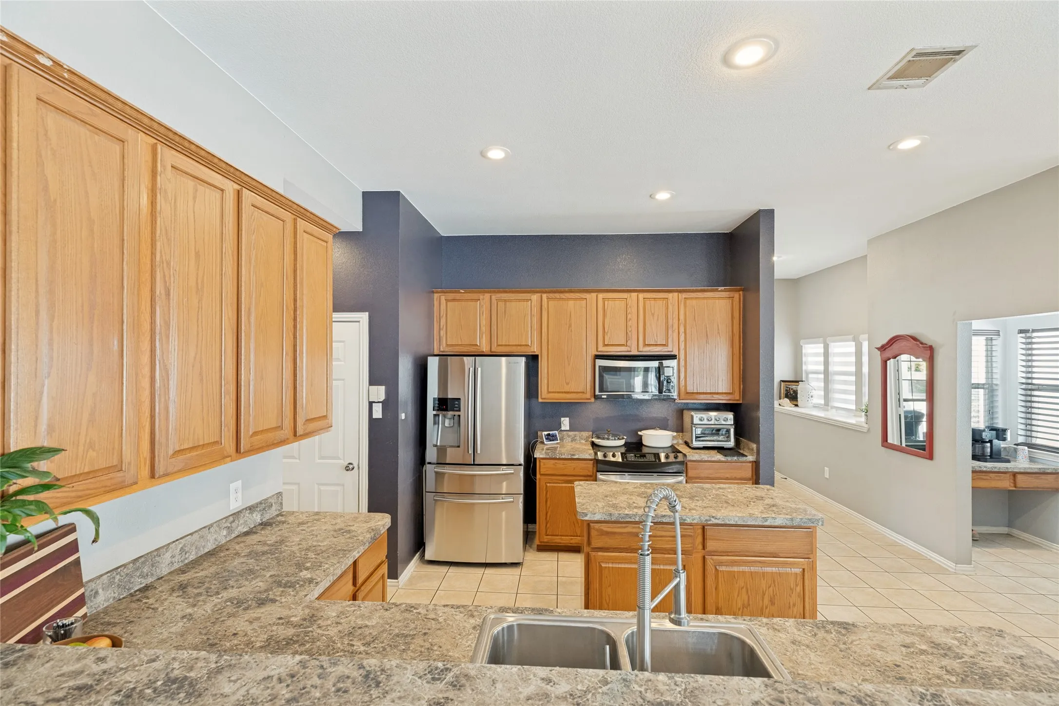 Single Family Residence For Sale in Denton County , 10316 Nantucket Drive, Providence Village, Texas 76227, 3 Bedroom, 2 Bathroom, 2 Garage spaces, 1,730 Sqft, built in 2003, mls#21337096, Real Estate Agent in Providence Village, Homes For Sale in Denton county, Homes For Sale in Providence Village, Realtor in Providence Village Texas, Real Estate Brokerage Independent Realty Texas, Luminita Cordes Realtor