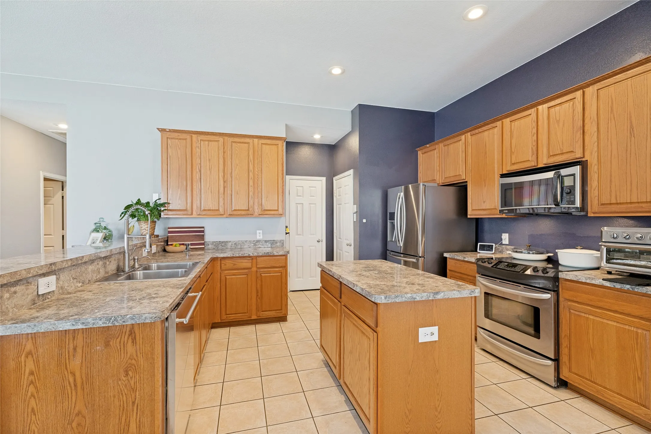 Single Family Residence For Sale in Denton County , 10316 Nantucket Drive, Providence Village, Texas 76227, 3 Bedroom, 2 Bathroom, 2 Garage spaces, 1,730 Sqft, built in 2003, mls#21337096, Real Estate Agent in Providence Village, Homes For Sale in Denton county, Homes For Sale in Providence Village, Realtor in Providence Village Texas, Real Estate Brokerage Independent Realty Texas, Luminita Cordes Realtor