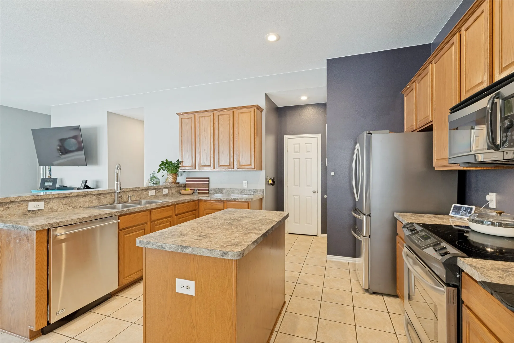 Single Family Residence For Sale in Denton County , 10316 Nantucket Drive, Providence Village, Texas 76227, 3 Bedroom, 2 Bathroom, 2 Garage spaces, 1,730 Sqft, built in 2003, mls#21337096, Real Estate Agent in Providence Village, Homes For Sale in Denton county, Homes For Sale in Providence Village, Realtor in Providence Village Texas, Real Estate Brokerage Independent Realty Texas, Luminita Cordes Realtor