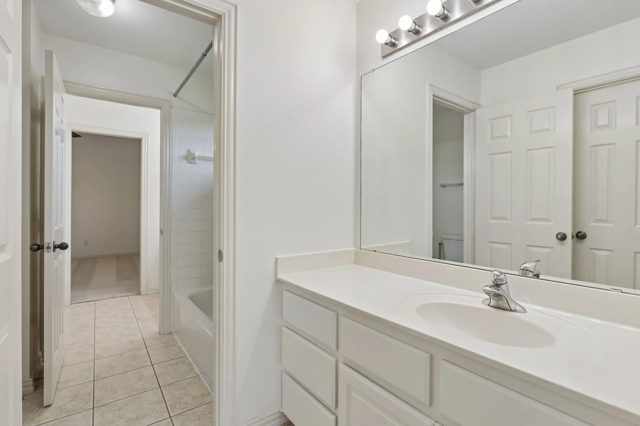 Single Family Residence For Sale in Tarrant County , 1308 Shropshire Court, Keller, Texas 76248, 5 Bedroom, 4 Bathroom, 4 Garage spaces, 4,344 Sqft, built in 2002, mls#21363693, Real Estate Agent in Keller, Homes For Sale in Tarrant county, Homes For Sale in Keller, Realtor in Keller Texas, Real Estate Brokerage Independent Realty Texas, Luminita Cordes Realtor