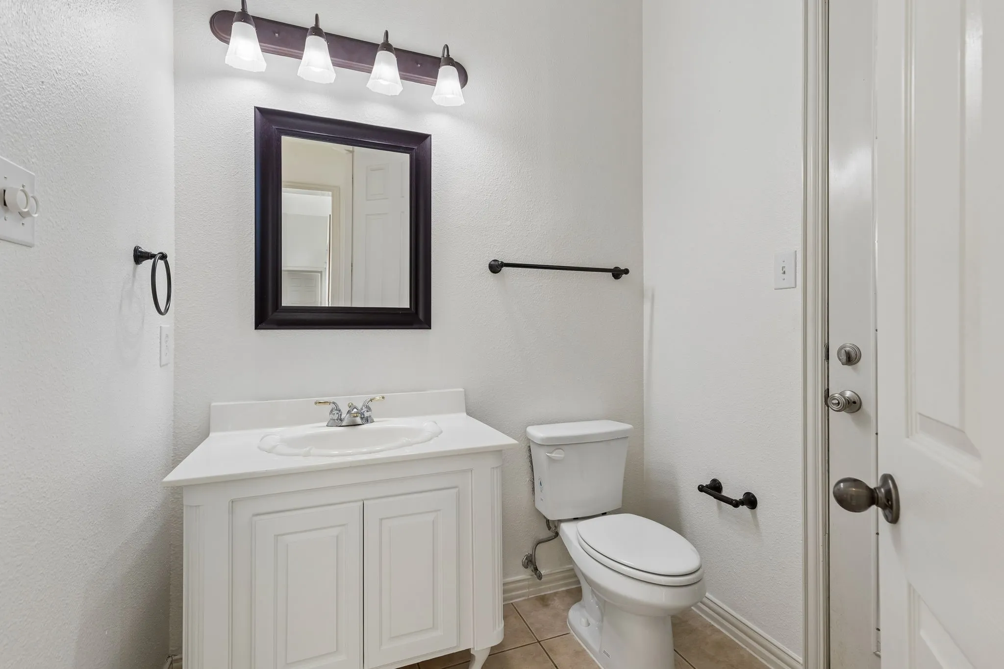 Single Family Residence For Sale in Tarrant County , 1308 Shropshire Court, Keller, Texas 76248, 5 Bedroom, 4 Bathroom, 4 Garage spaces, 4,344 Sqft, built in 2002, mls#21363693, Real Estate Agent in Keller, Homes For Sale in Tarrant county, Homes For Sale in Keller, Realtor in Keller Texas, Real Estate Brokerage Independent Realty Texas, Luminita Cordes Realtor