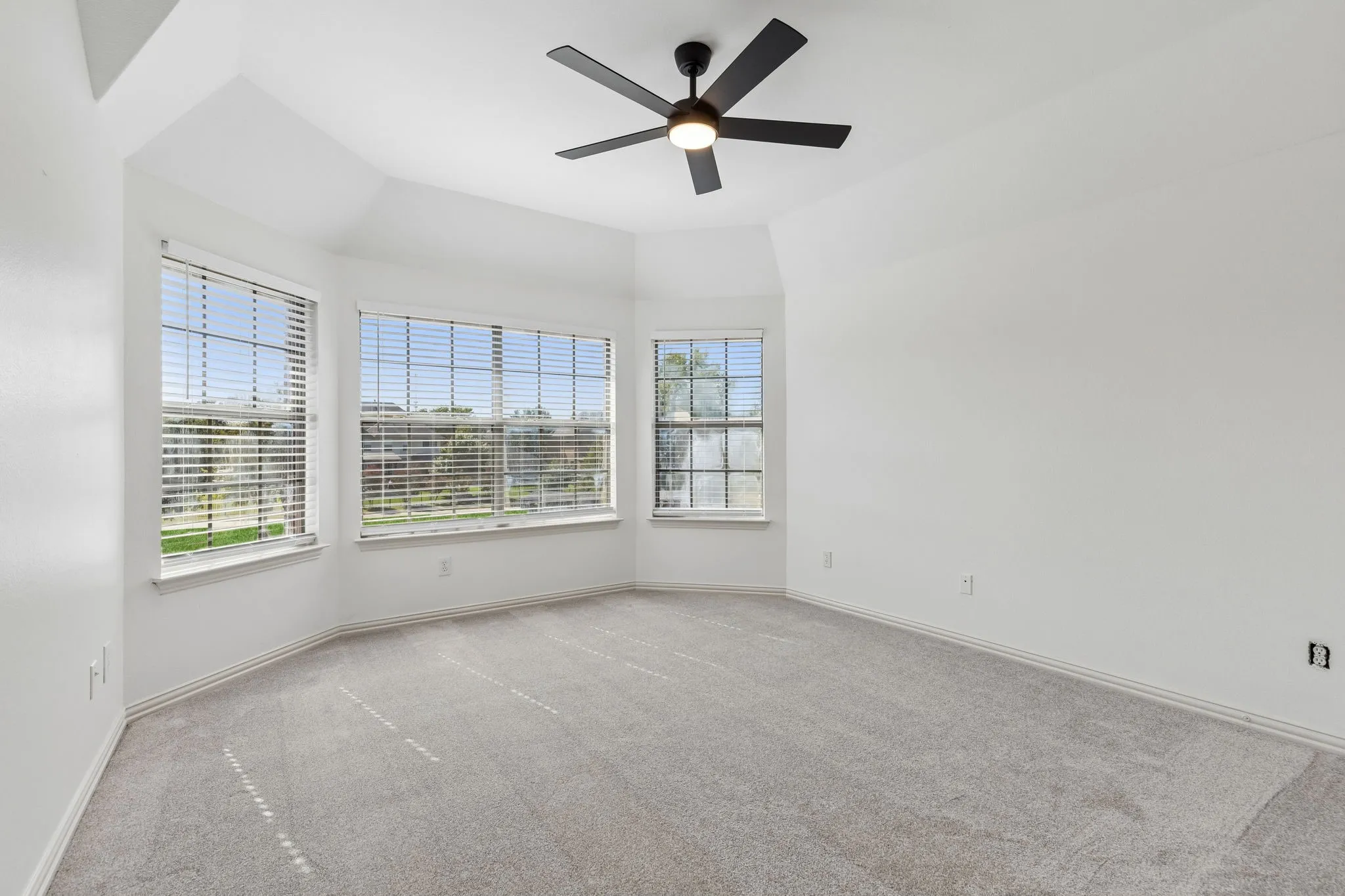 Single Family Residence For Sale in Tarrant County , 1308 Shropshire Court, Keller, Texas 76248, 5 Bedroom, 4 Bathroom, 4 Garage spaces, 4,344 Sqft, built in 2002, mls#21363693, Real Estate Agent in Keller, Homes For Sale in Tarrant county, Homes For Sale in Keller, Realtor in Keller Texas, Real Estate Brokerage Independent Realty Texas, Luminita Cordes Realtor