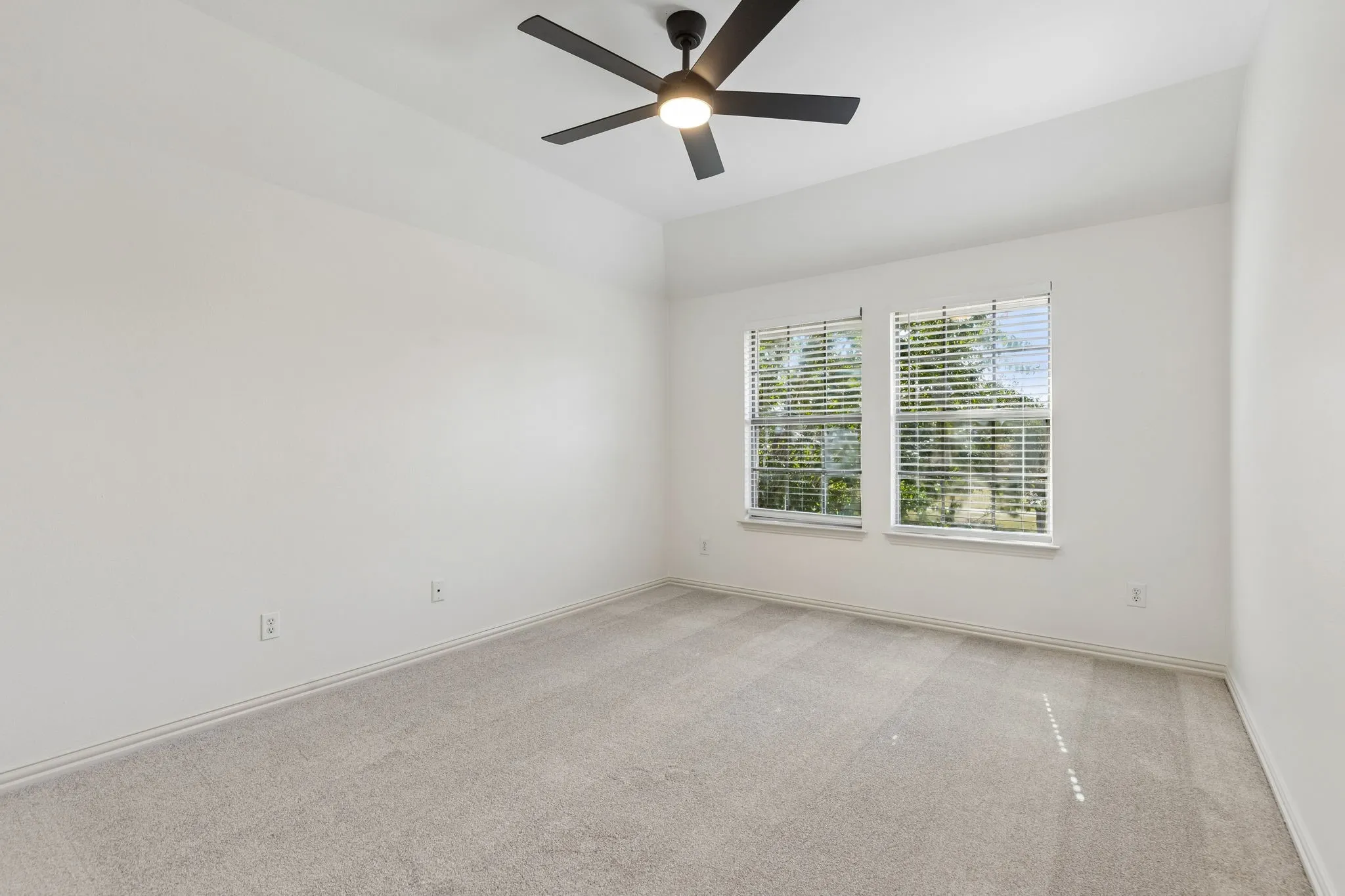 Single Family Residence For Sale in Tarrant County , 1308 Shropshire Court, Keller, Texas 76248, 5 Bedroom, 4 Bathroom, 4 Garage spaces, 4,344 Sqft, built in 2002, mls#21363693, Real Estate Agent in Keller, Homes For Sale in Tarrant county, Homes For Sale in Keller, Realtor in Keller Texas, Real Estate Brokerage Independent Realty Texas, Luminita Cordes Realtor