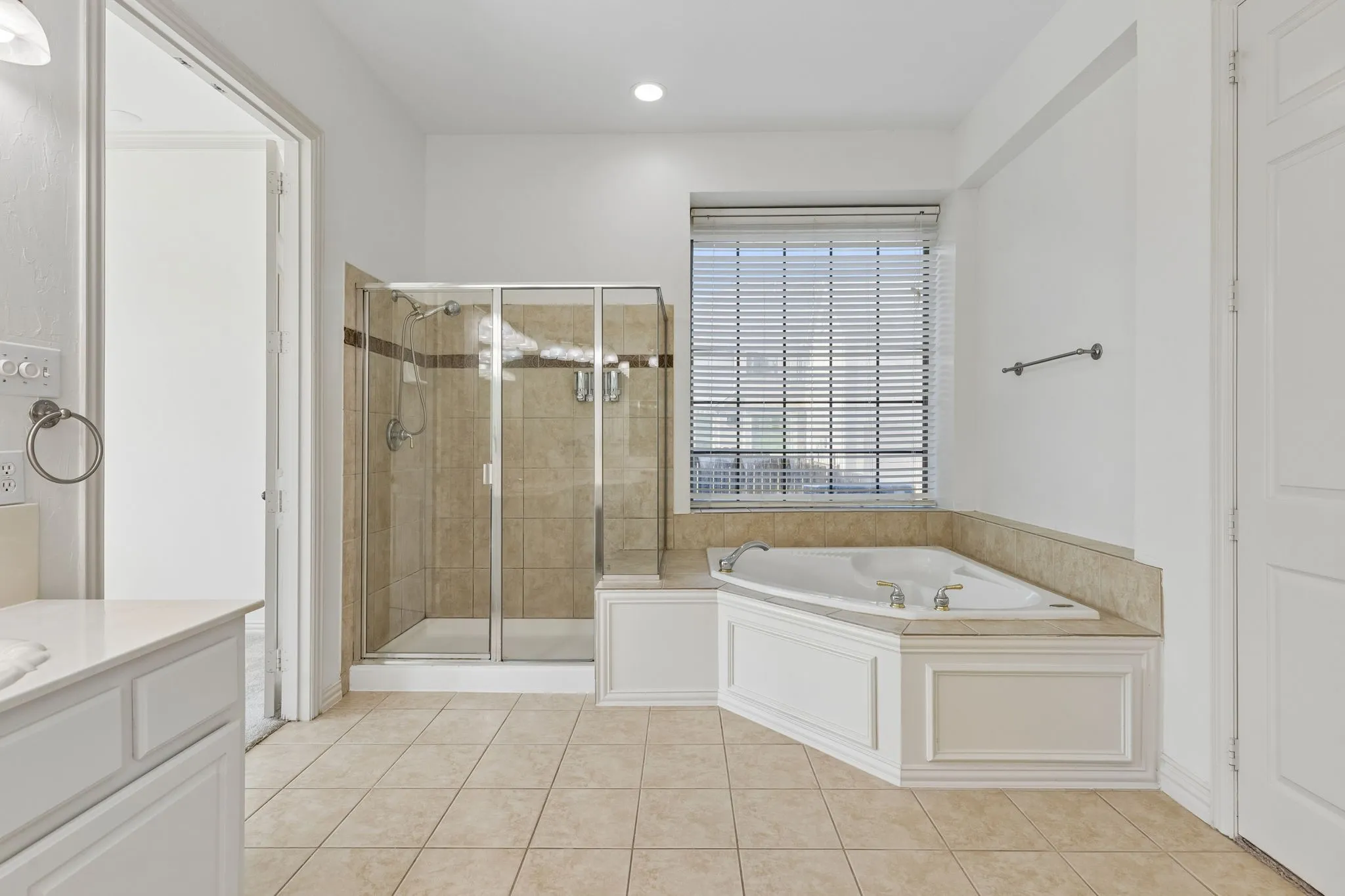 Single Family Residence For Sale in Tarrant County , 1308 Shropshire Court, Keller, Texas 76248, 5 Bedroom, 4 Bathroom, 4 Garage spaces, 4,344 Sqft, built in 2002, mls#21363693, Real Estate Agent in Keller, Homes For Sale in Tarrant county, Homes For Sale in Keller, Realtor in Keller Texas, Real Estate Brokerage Independent Realty Texas, Luminita Cordes Realtor