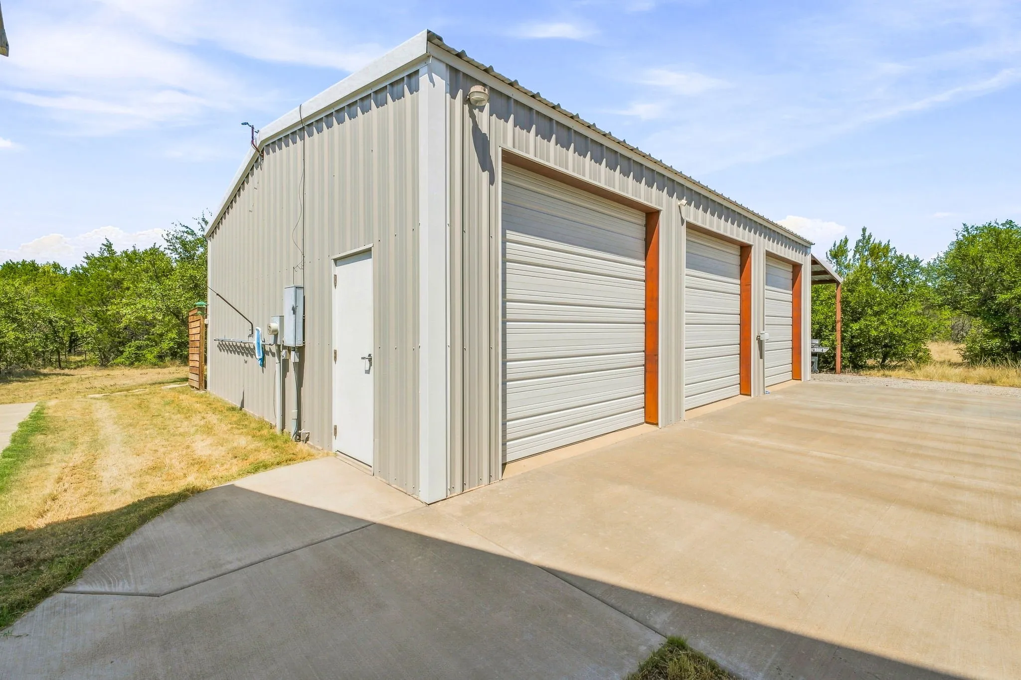 Single Family Residence For Sale in Erath County , 745 Schooner Way, Bluff Dale, Texas 76433, 3 Bedroom, 2 Bathroom, 3 Garage spaces, 1,800 Sqft, built in 2020, mls#21363519, Real Estate Agent in Bluff Dale, Homes For Sale in Erath county, Homes For Sale in Bluff Dale, Realtor in Bluff Dale Texas, Real Estate Brokerage Independent Realty Texas, Luminita Cordes Realtor