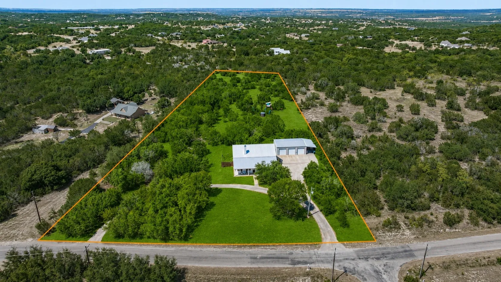 Single Family Residence For Sale in Erath County , 745 Schooner Way, Bluff Dale, Texas 76433, 3 Bedroom, 2 Bathroom, 3 Garage spaces, 1,800 Sqft, built in 2020, mls#21363519, Real Estate Agent in Bluff Dale, Homes For Sale in Erath county, Homes For Sale in Bluff Dale, Realtor in Bluff Dale Texas, Real Estate Brokerage Independent Realty Texas, Luminita Cordes Realtor