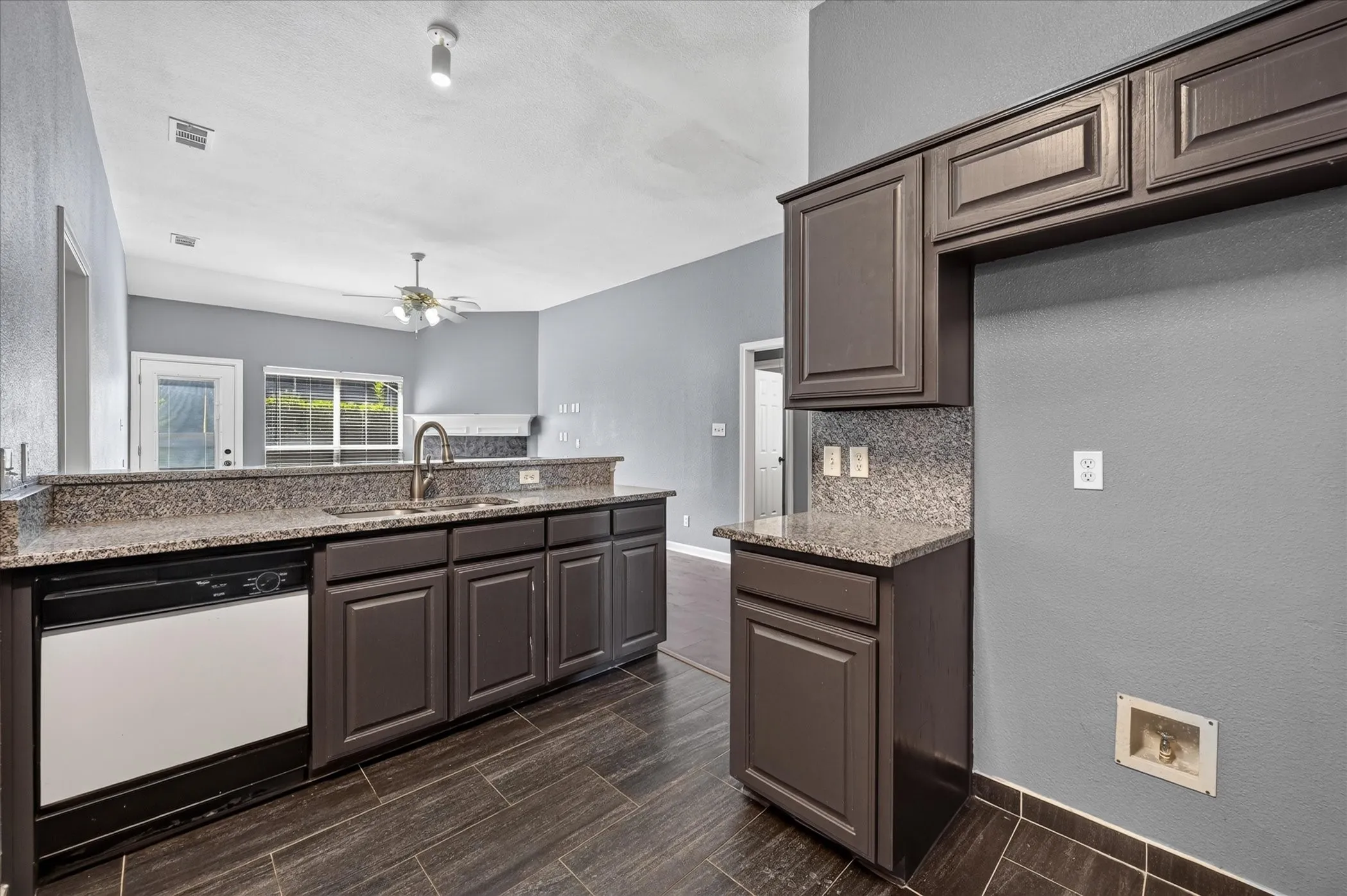 Single Family Residence For Rent in Denton County , 2060 Kenny Court, Lewisville, Texas 75067, 3 Bedroom, 2 Bathroom, 2 Garage spaces, 1,833 Sqft, built in 2000, mls#21358830, Real Estate Agent in Lewisville, Homes For Rent in Denton county, Homes For Rent in Lewisville, Realtor in Lewisville Texas, Real Estate Brokerage Independent Realty Texas, Luminita Cordes Realtor