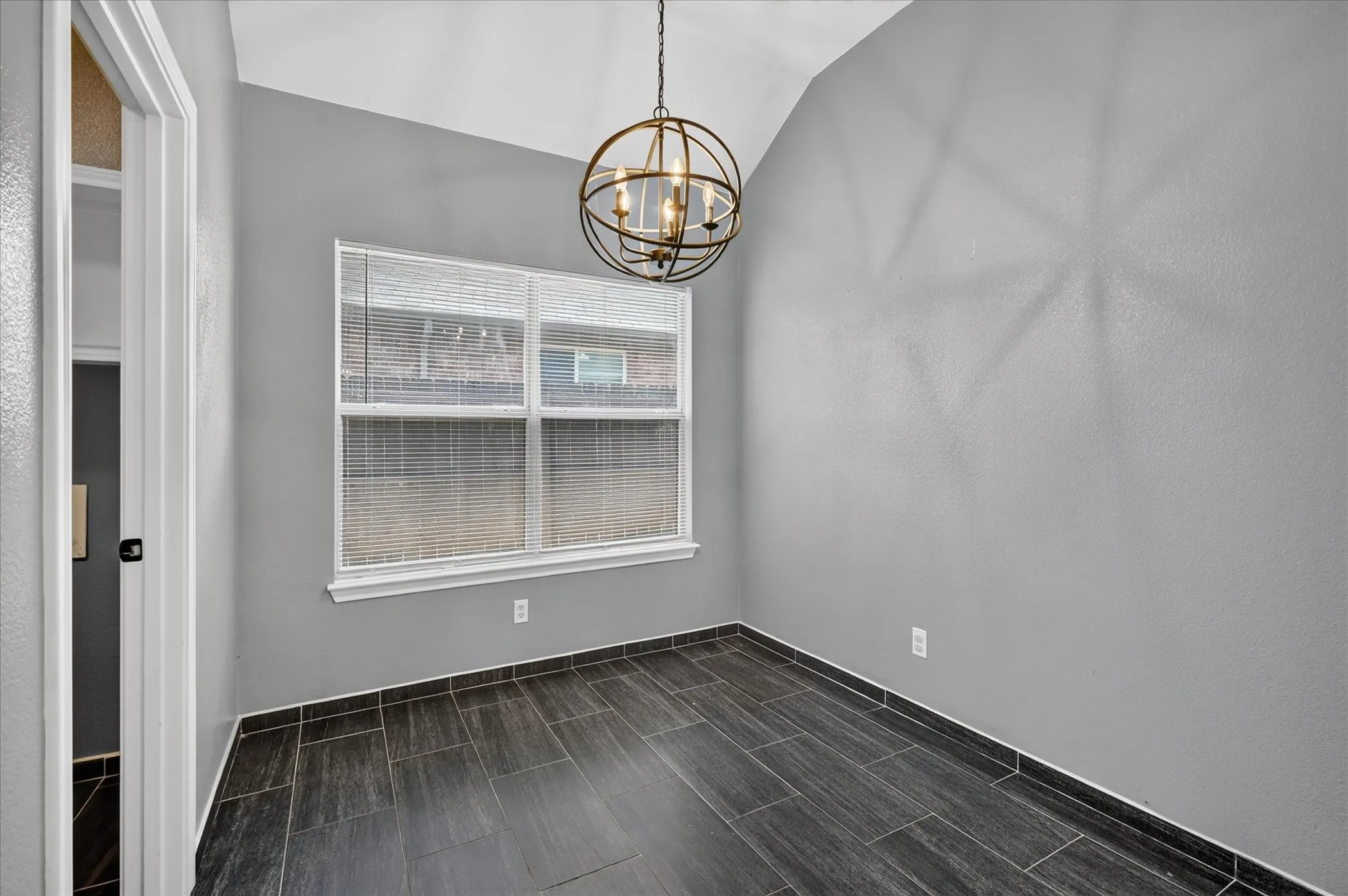 Single Family Residence For Rent in Denton County , 2060 Kenny Court, Lewisville, Texas 75067, 3 Bedroom, 2 Bathroom, 2 Garage spaces, 1,833 Sqft, built in 2000, mls#21358830, Real Estate Agent in Lewisville, Homes For Rent in Denton county, Homes For Rent in Lewisville, Realtor in Lewisville Texas, Real Estate Brokerage Independent Realty Texas, Luminita Cordes Realtor