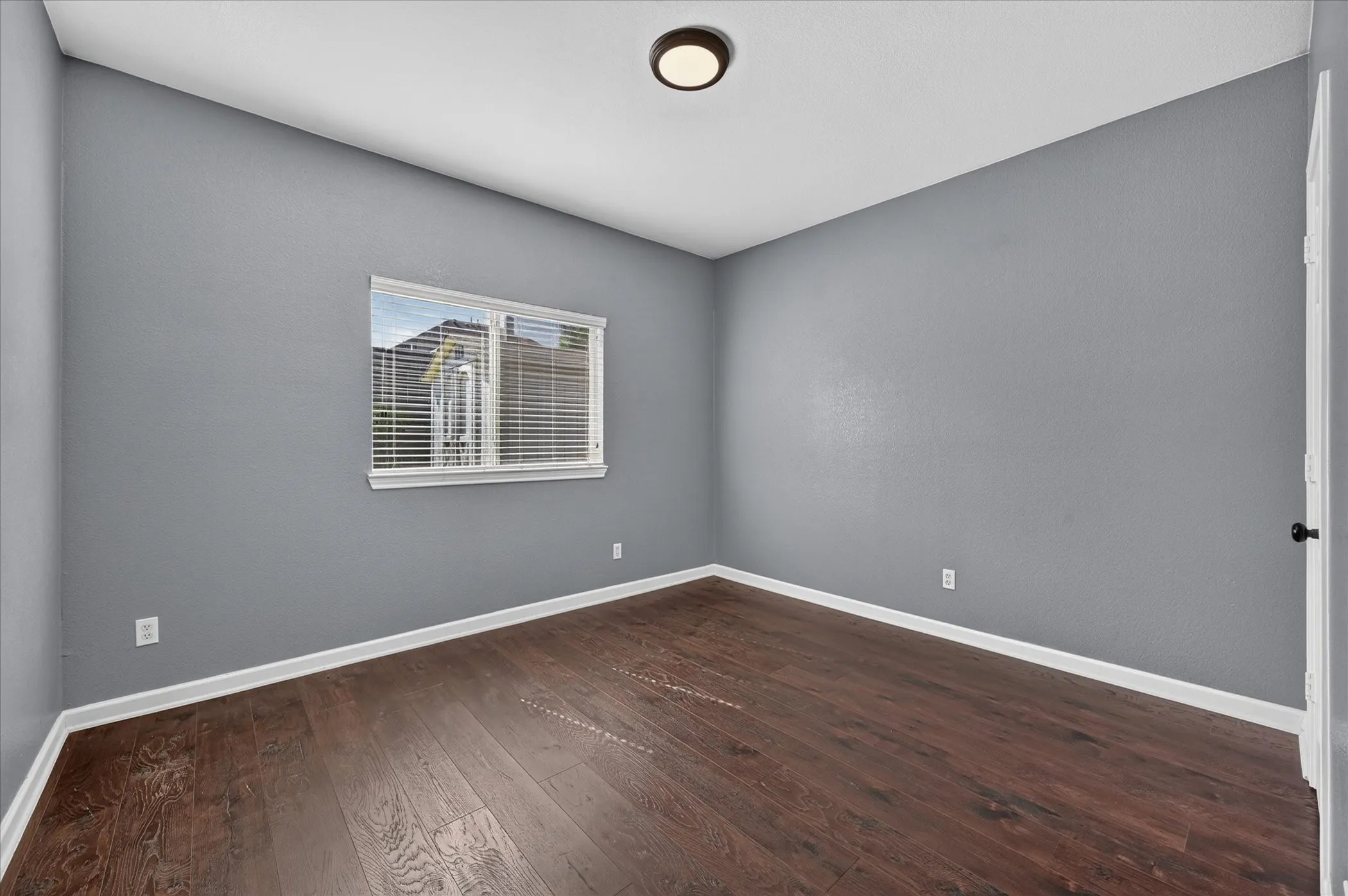 Single Family Residence For Rent in Denton County , 2060 Kenny Court, Lewisville, Texas 75067, 3 Bedroom, 2 Bathroom, 2 Garage spaces, 1,833 Sqft, built in 2000, mls#21358830, Real Estate Agent in Lewisville, Homes For Rent in Denton county, Homes For Rent in Lewisville, Realtor in Lewisville Texas, Real Estate Brokerage Independent Realty Texas, Luminita Cordes Realtor