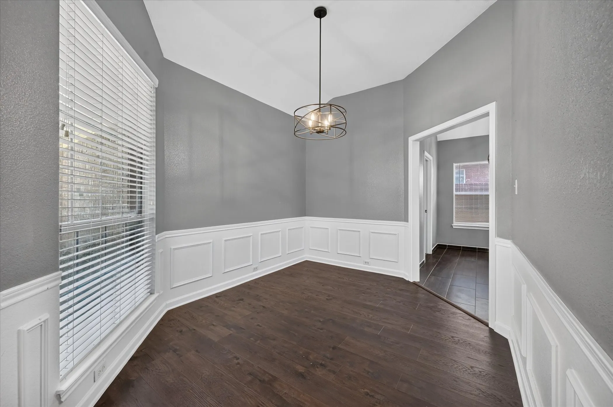 Single Family Residence For Rent in Denton County , 2060 Kenny Court, Lewisville, Texas 75067, 3 Bedroom, 2 Bathroom, 2 Garage spaces, 1,833 Sqft, built in 2000, mls#21358830, Real Estate Agent in Lewisville, Homes For Rent in Denton county, Homes For Rent in Lewisville, Realtor in Lewisville Texas, Real Estate Brokerage Independent Realty Texas, Luminita Cordes Realtor