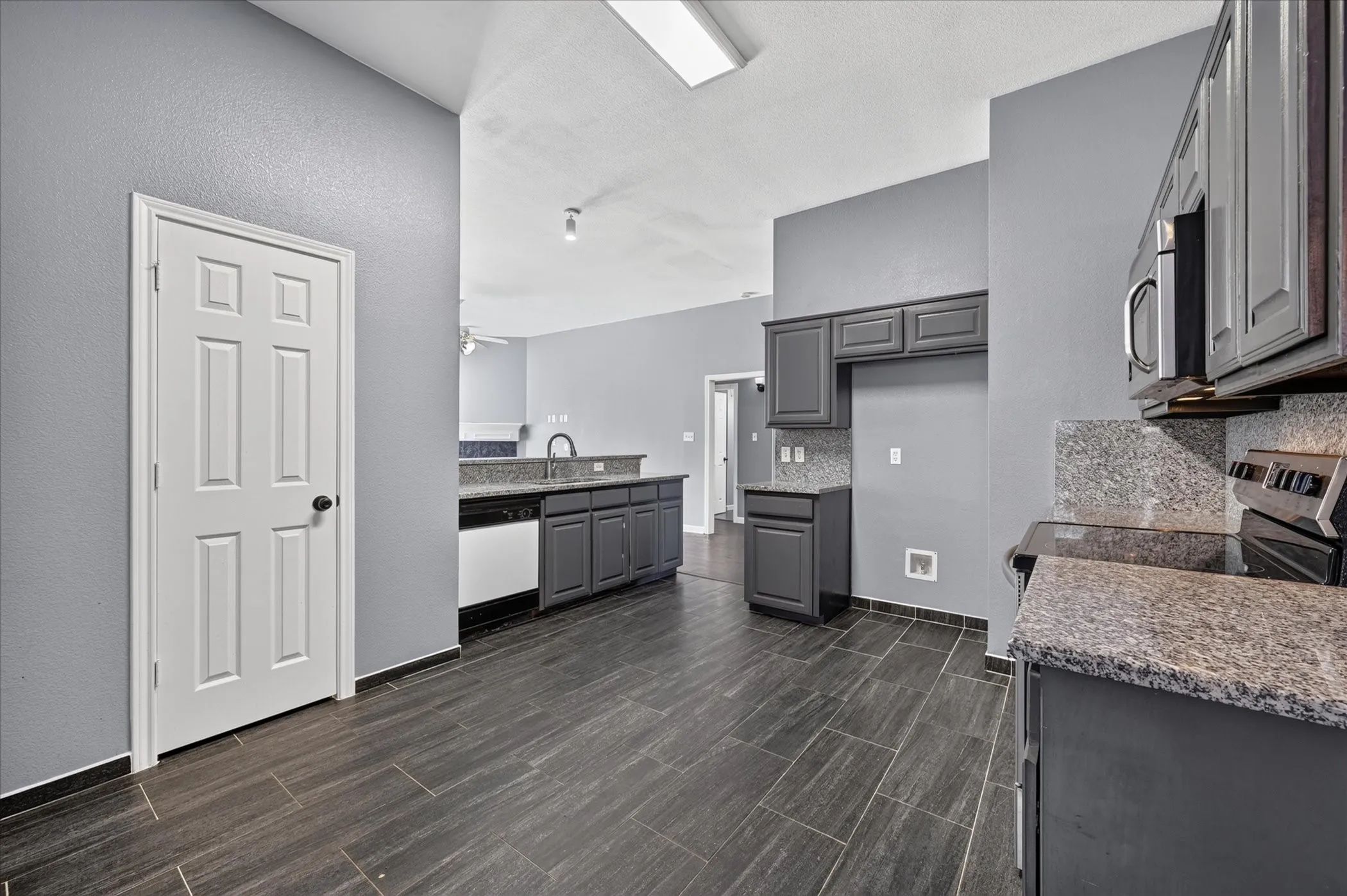 Single Family Residence For Rent in Denton County , 2060 Kenny Court, Lewisville, Texas 75067, 3 Bedroom, 2 Bathroom, 2 Garage spaces, 1,833 Sqft, built in 2000, mls#21358830, Real Estate Agent in Lewisville, Homes For Rent in Denton county, Homes For Rent in Lewisville, Realtor in Lewisville Texas, Real Estate Brokerage Independent Realty Texas, Luminita Cordes Realtor