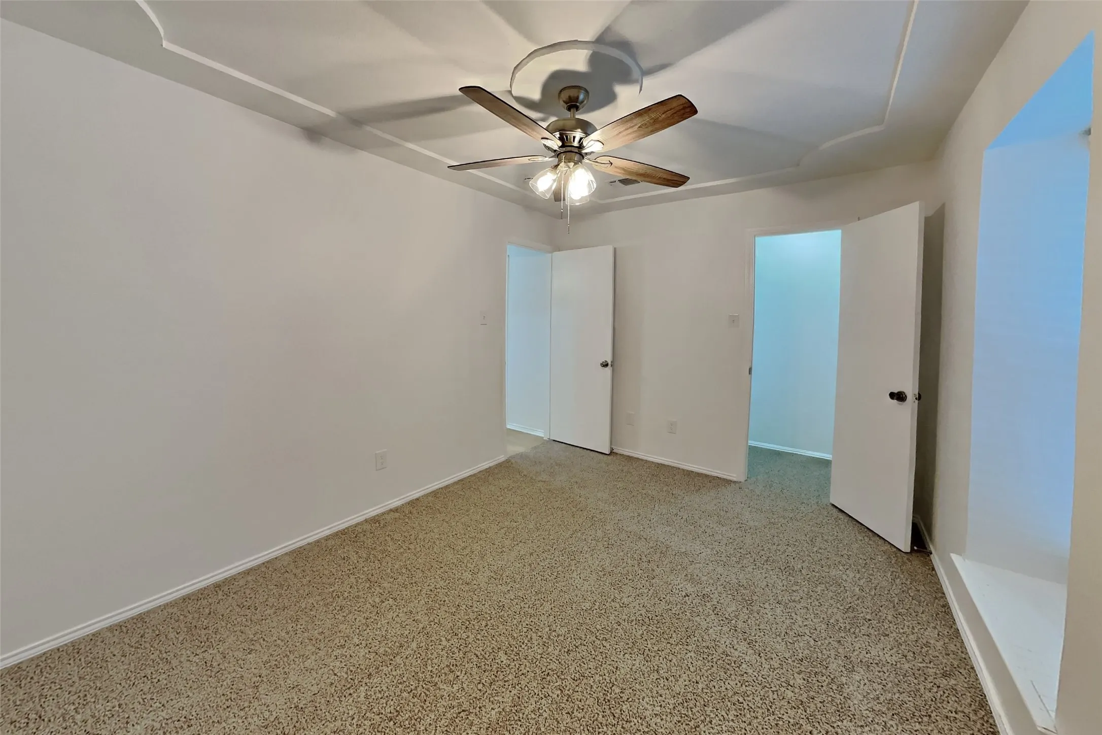 Single Family Residence For Rent in Johnson County , 817 Lynne Lane, Burleson, Texas 76028, 3 Bedroom, 2 Bathroom, 2 Garage spaces, 1,399 Sqft, built in 1980, mls#21363725, Real Estate Agent in Burleson, Homes For Rent in Johnson county, Homes For Rent in Burleson, Realtor in Burleson Texas, Real Estate Brokerage Independent Realty Texas, Luminita Cordes Realtor