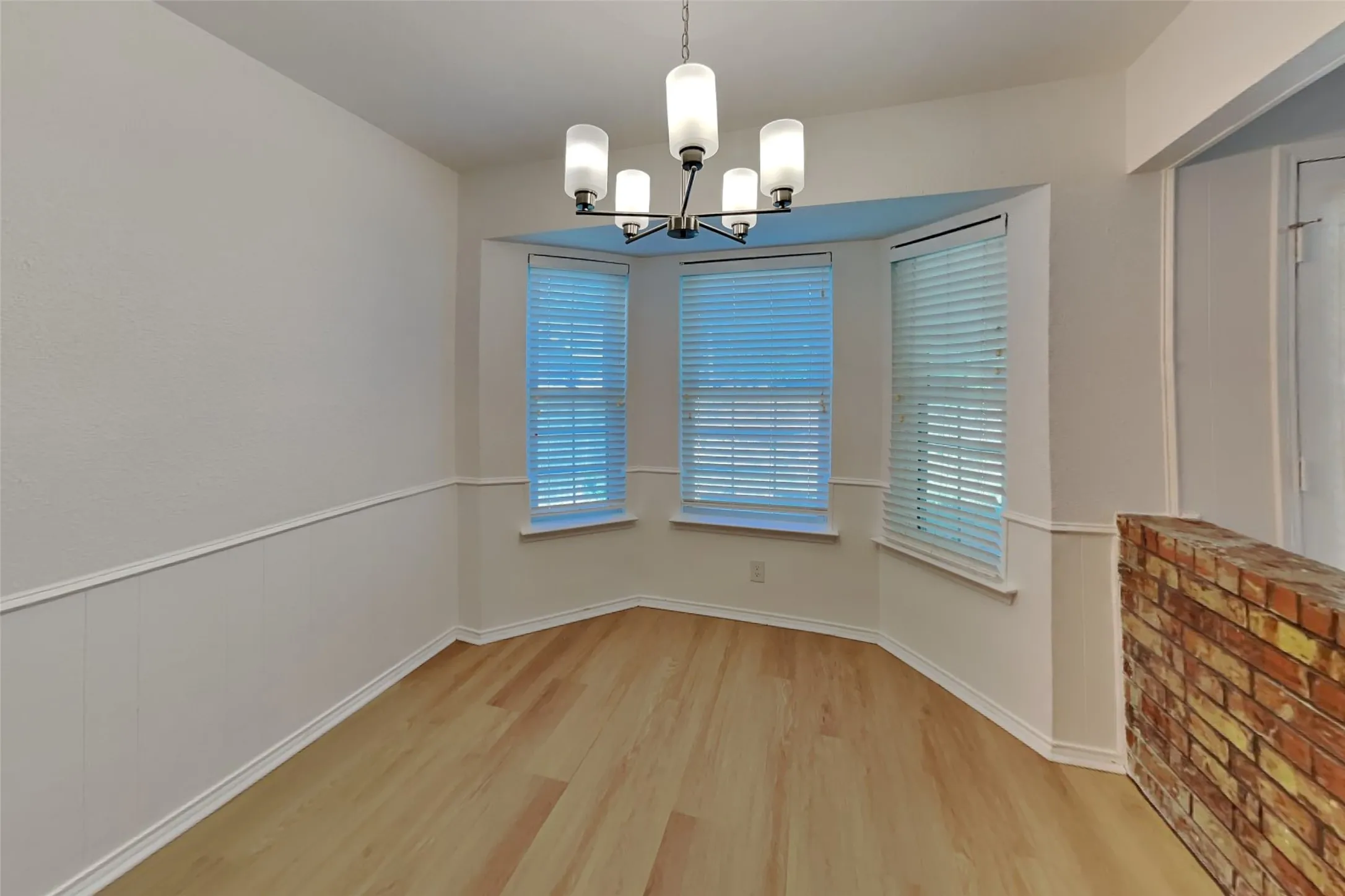 Single Family Residence For Rent in Johnson County , 817 Lynne Lane, Burleson, Texas 76028, 3 Bedroom, 2 Bathroom, 2 Garage spaces, 1,399 Sqft, built in 1980, mls#21363725, Real Estate Agent in Burleson, Homes For Rent in Johnson county, Homes For Rent in Burleson, Realtor in Burleson Texas, Real Estate Brokerage Independent Realty Texas, Luminita Cordes Realtor