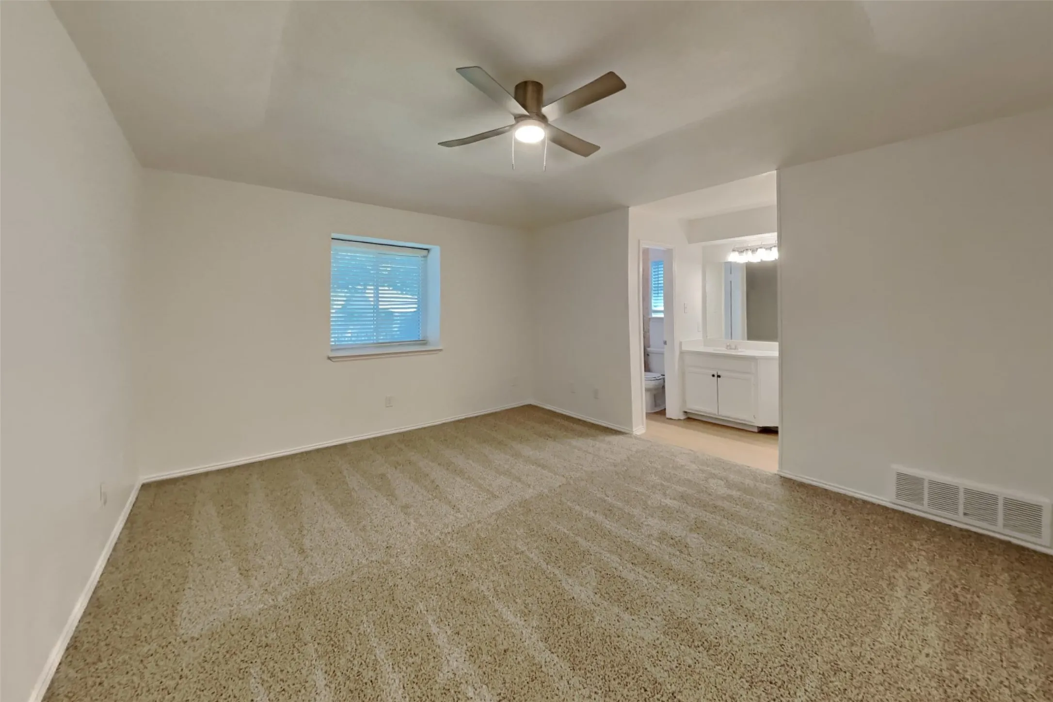 Single Family Residence For Rent in Johnson County , 817 Lynne Lane, Burleson, Texas 76028, 3 Bedroom, 2 Bathroom, 2 Garage spaces, 1,399 Sqft, built in 1980, mls#21363725, Real Estate Agent in Burleson, Homes For Rent in Johnson county, Homes For Rent in Burleson, Realtor in Burleson Texas, Real Estate Brokerage Independent Realty Texas, Luminita Cordes Realtor