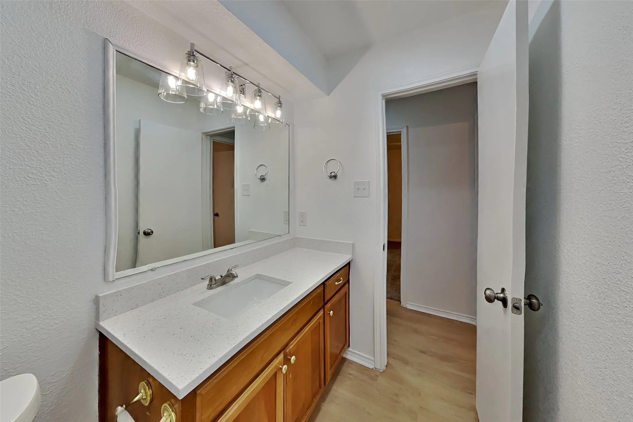 Single Family Residence For Rent in Johnson County , 817 Lynne Lane, Burleson, Texas 76028, 3 Bedroom, 2 Bathroom, 2 Garage spaces, 1,399 Sqft, built in 1980, mls#21363725, Real Estate Agent in Burleson, Homes For Rent in Johnson county, Homes For Rent in Burleson, Realtor in Burleson Texas, Real Estate Brokerage Independent Realty Texas, Luminita Cordes Realtor