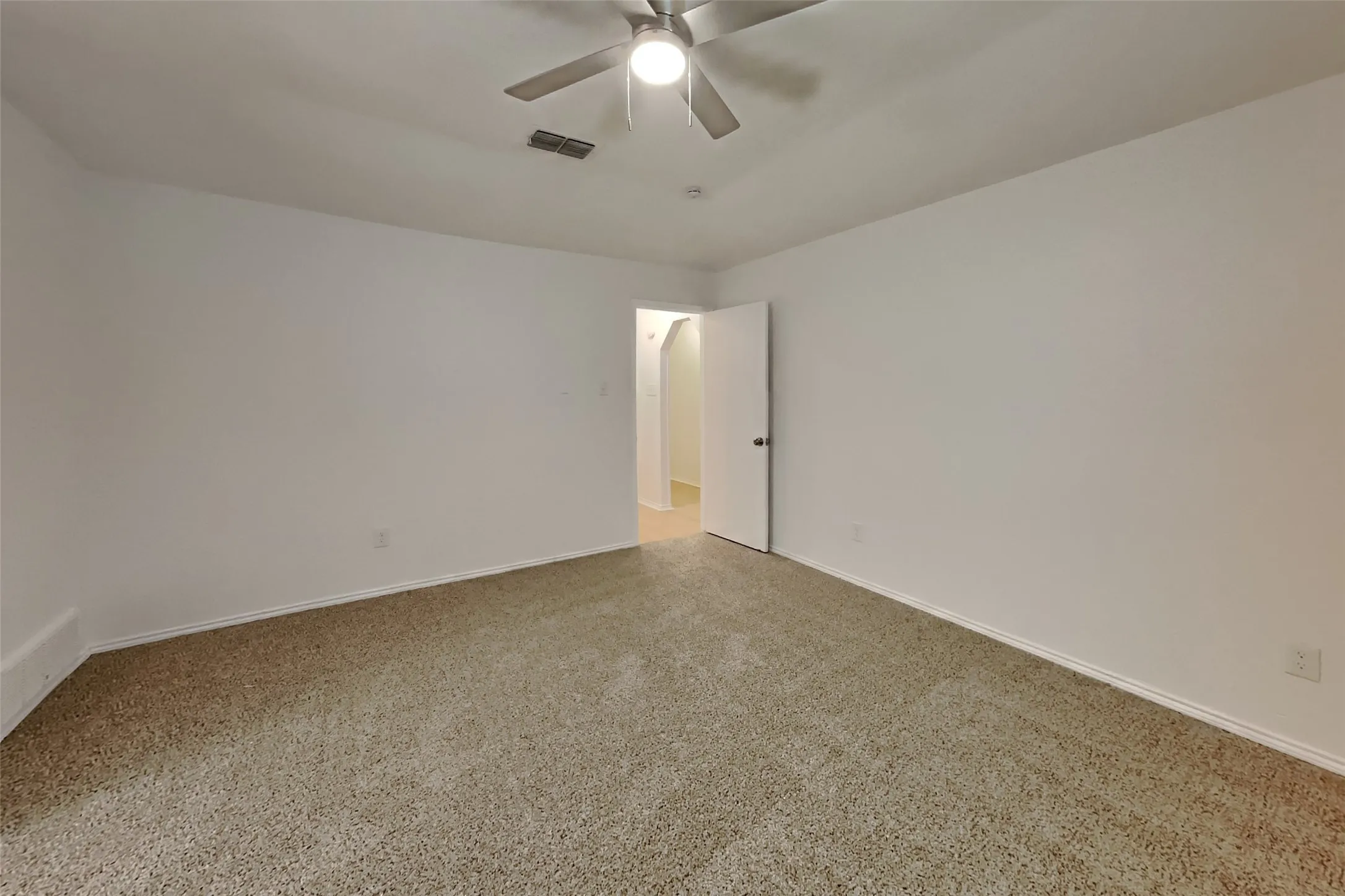 Single Family Residence For Rent in Johnson County , 817 Lynne Lane, Burleson, Texas 76028, 3 Bedroom, 2 Bathroom, 2 Garage spaces, 1,399 Sqft, built in 1980, mls#21363725, Real Estate Agent in Burleson, Homes For Rent in Johnson county, Homes For Rent in Burleson, Realtor in Burleson Texas, Real Estate Brokerage Independent Realty Texas, Luminita Cordes Realtor