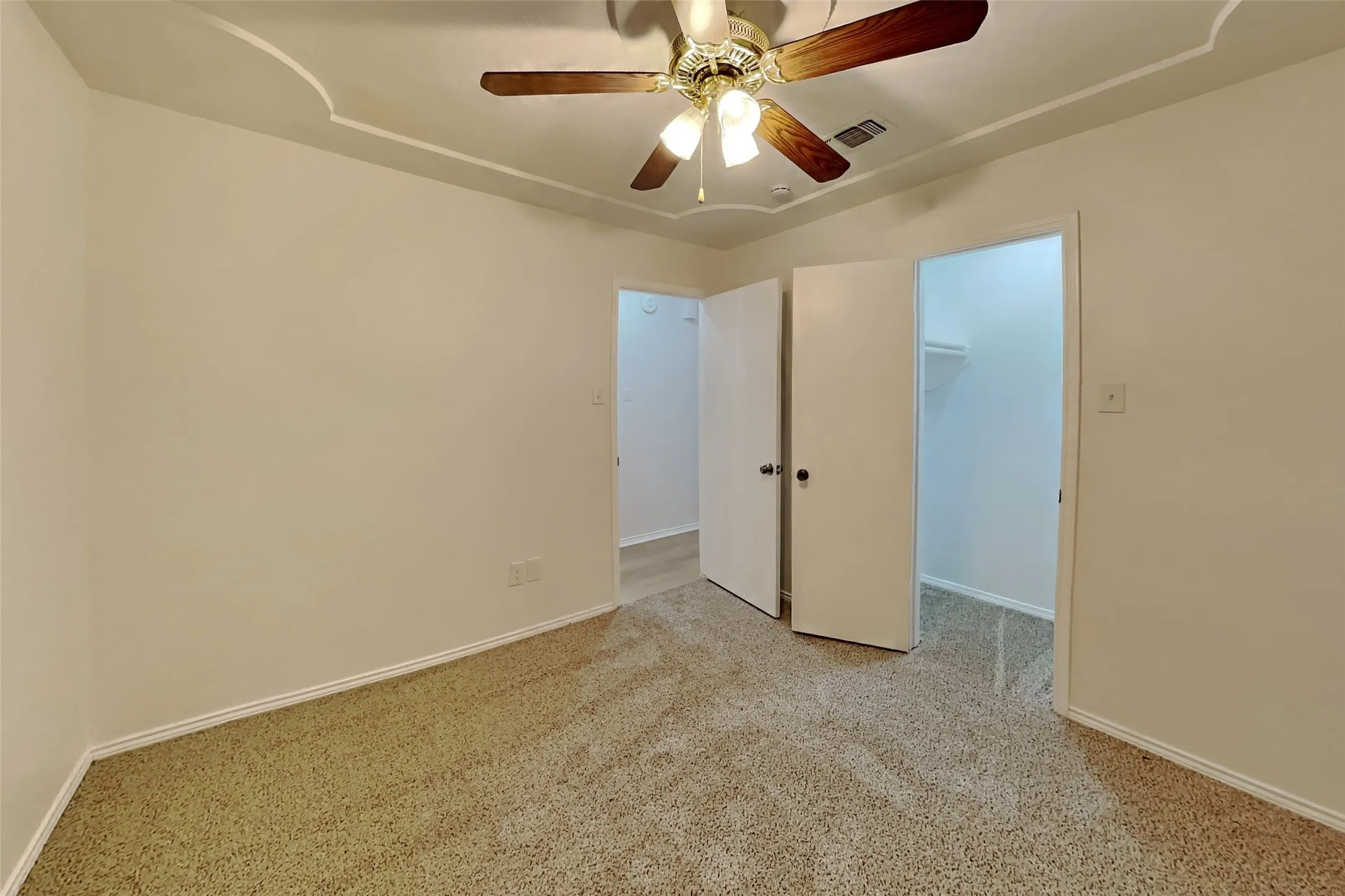 Single Family Residence For Rent in Johnson County , 817 Lynne Lane, Burleson, Texas 76028, 3 Bedroom, 2 Bathroom, 2 Garage spaces, 1,399 Sqft, built in 1980, mls#21363725, Real Estate Agent in Burleson, Homes For Rent in Johnson county, Homes For Rent in Burleson, Realtor in Burleson Texas, Real Estate Brokerage Independent Realty Texas, Luminita Cordes Realtor