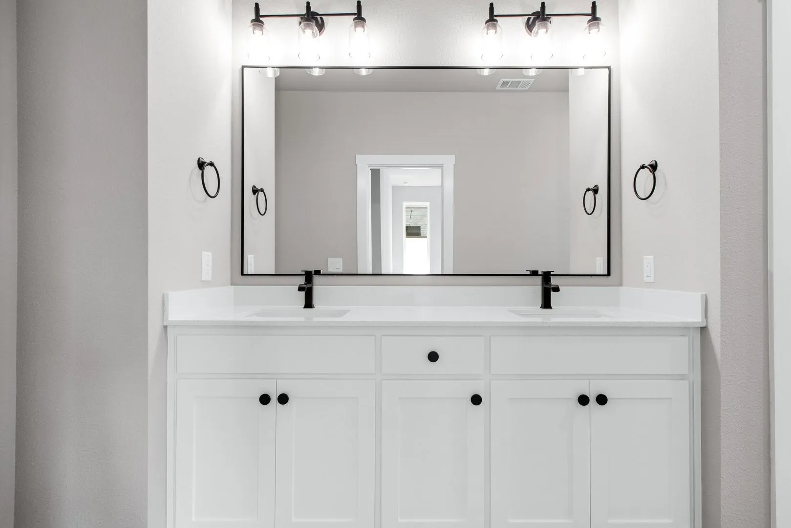 023-4626WhiteBuffaloTrailOakPoint-TX-75068-PrimaryBathroom.jpg-SMALL