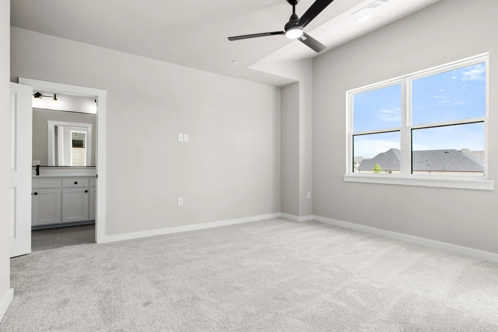 021-4626WhiteBuffaloTrailOakPoint-TX-75068-PrimaryBedroom.jpg-SMALL